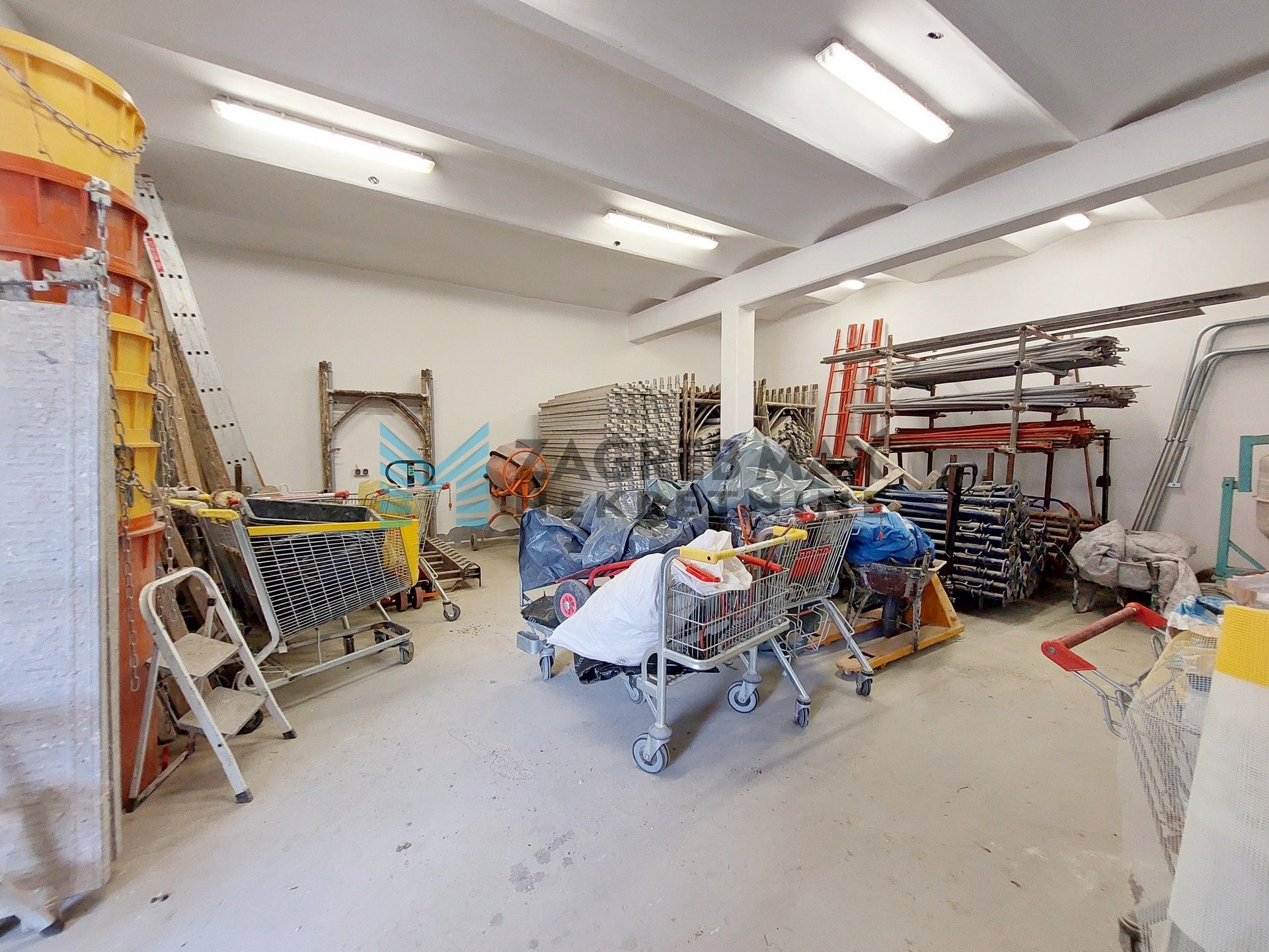 Zagreb - SV. I. ZELINA - Hrnjanec - kuća 590 m2 i dvorište 1925 m2