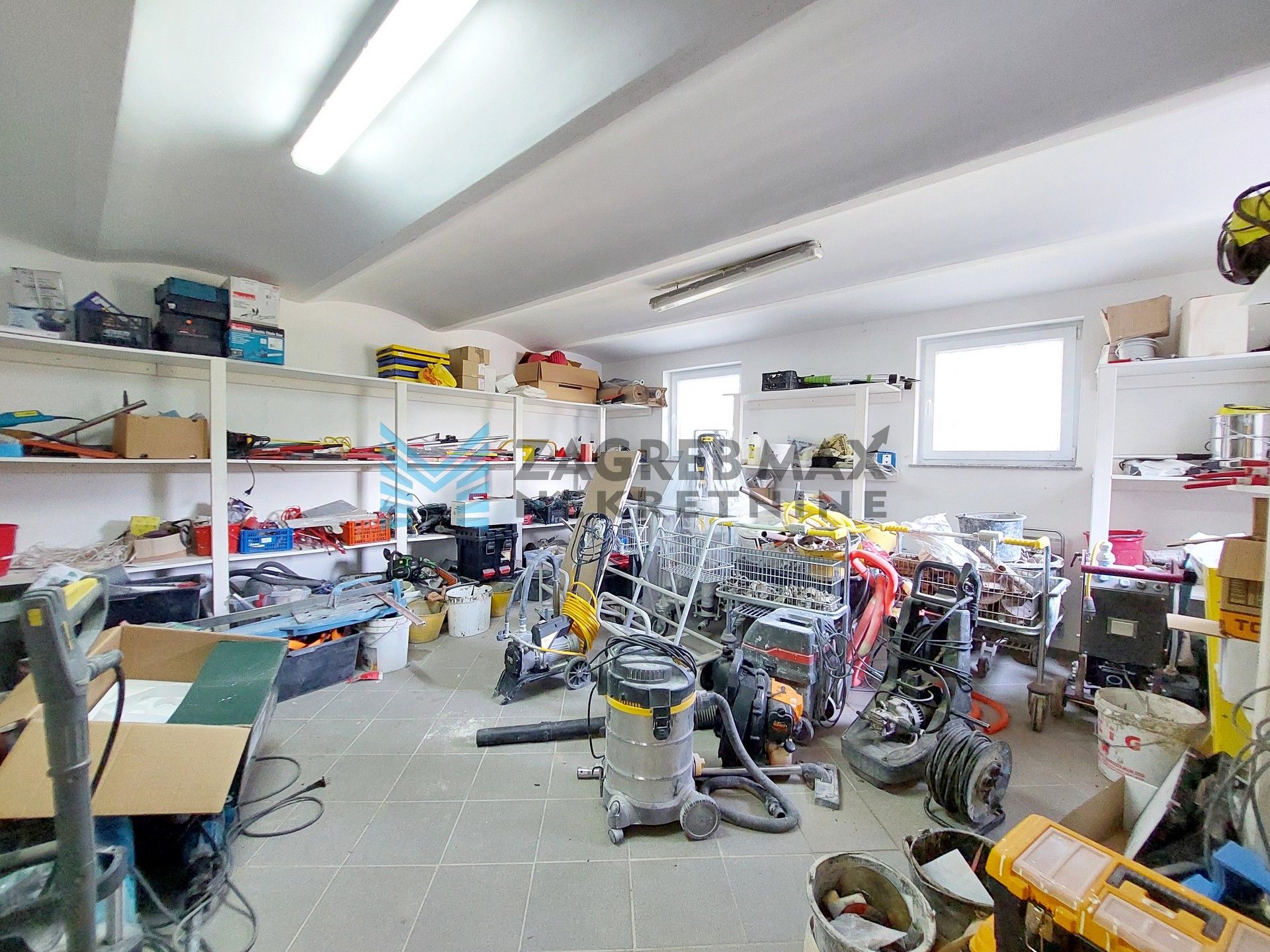 Zagreb - SV. I. ZELINA - Hrnjanec - kuća 590 m2 i dvorište 1925 m2