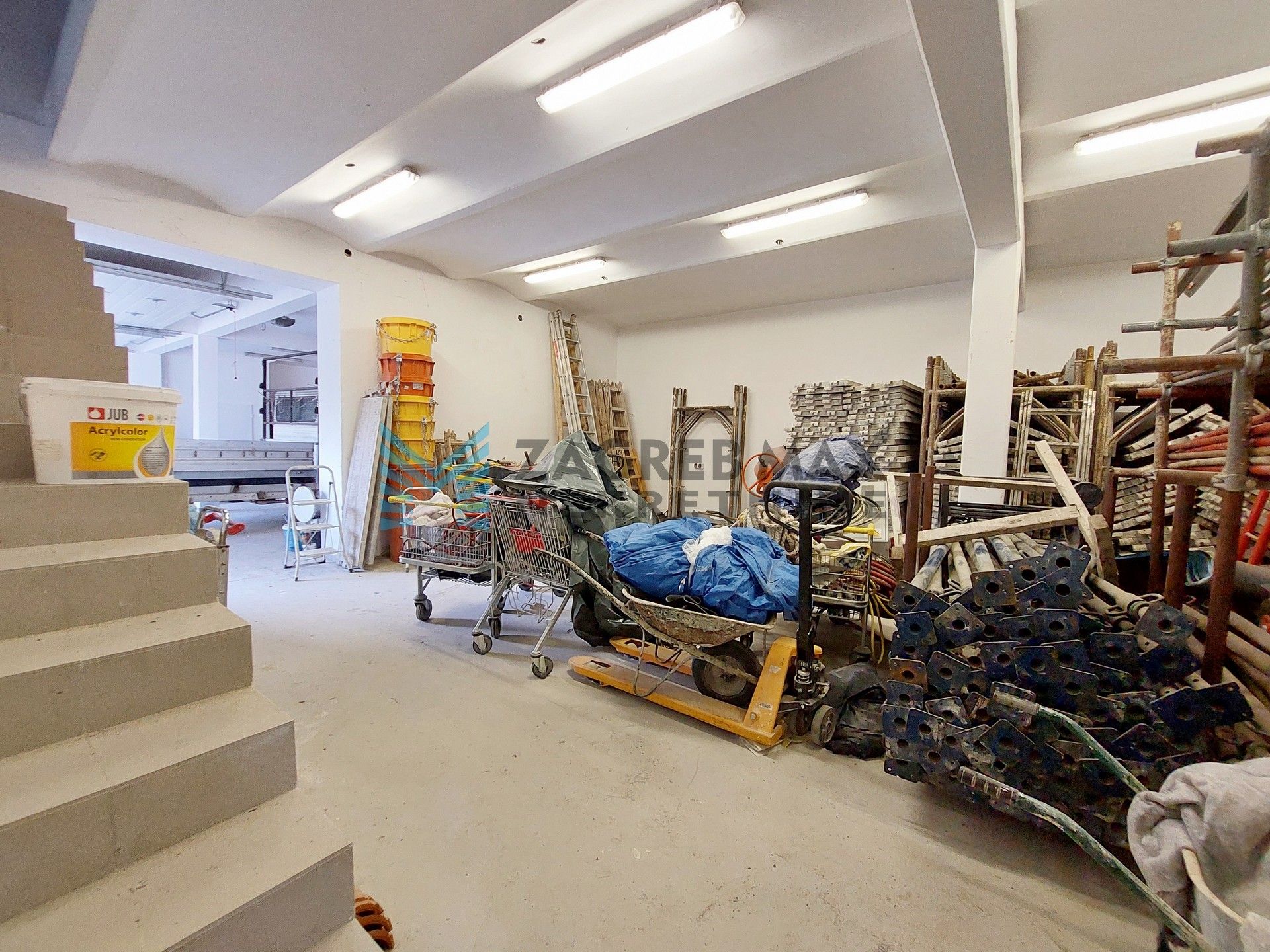 Zagreb - SV. I. ZELINA - Hrnjanec - kuća 590 m2 i dvorište 1925 m2