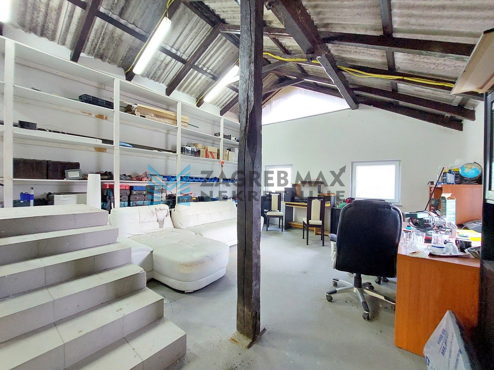 Zagreb - SV. I. ZELINA - Hrnjanec - kuća 590 m2 i dvorište 1925 m2