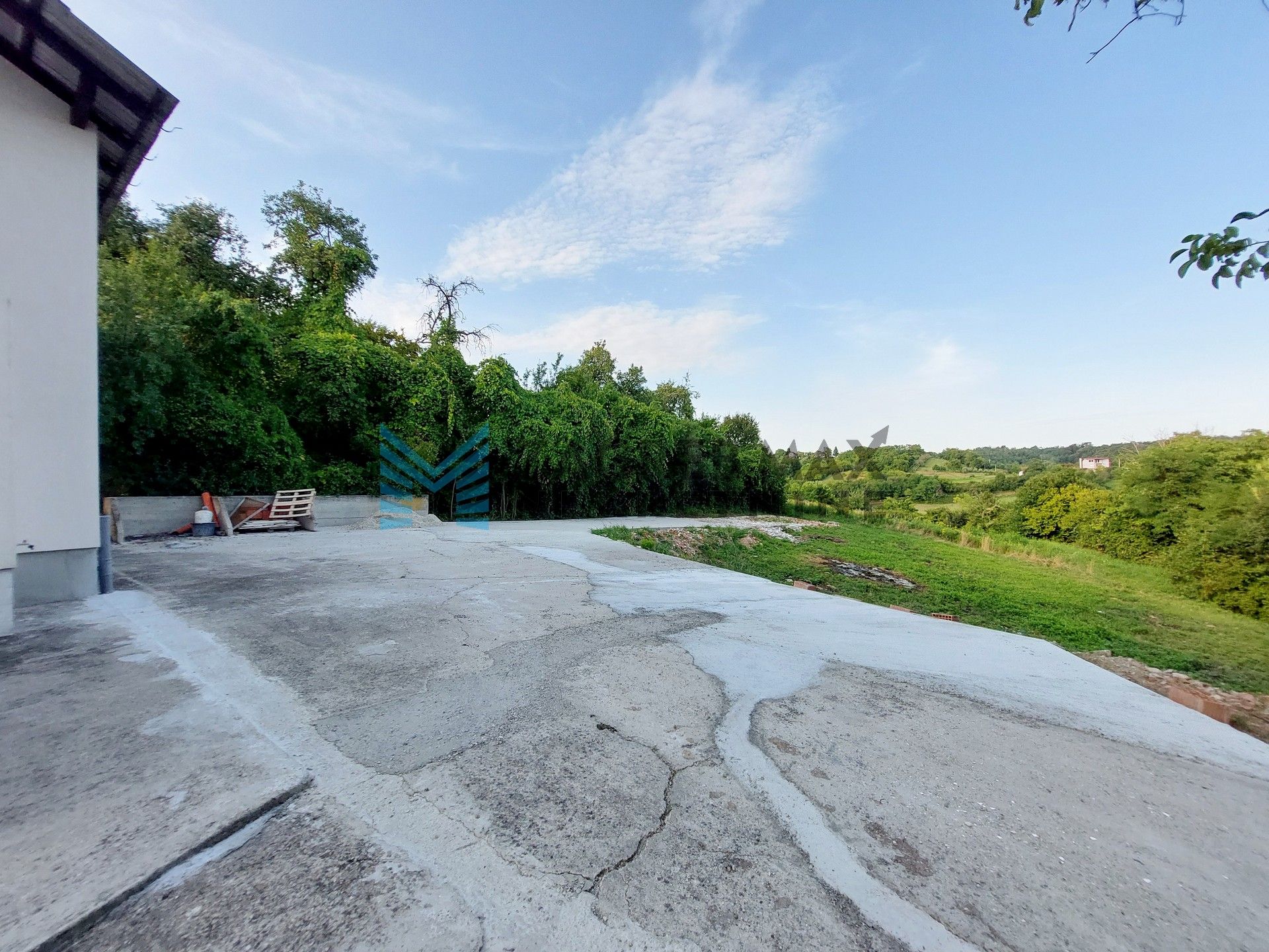 Zagreb - SV. I. ZELINA - Hrnjanec - kuća 590 m2 i dvorište 1925 m2