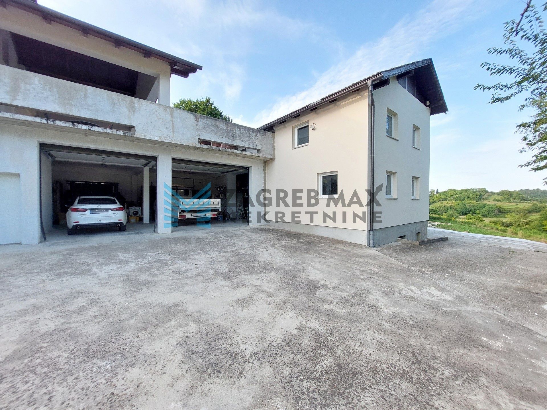 Zagreb - SV. I. ZELINA - Hrnjanec - kuća 590 m2 i dvorište 1925 m2