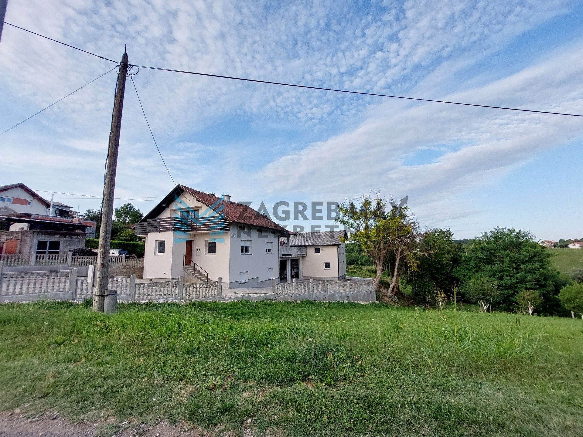 Zagreb - SV. I. ZELINA - Hrnjanec - kuća 590 m2 i dvorište 1925 m2