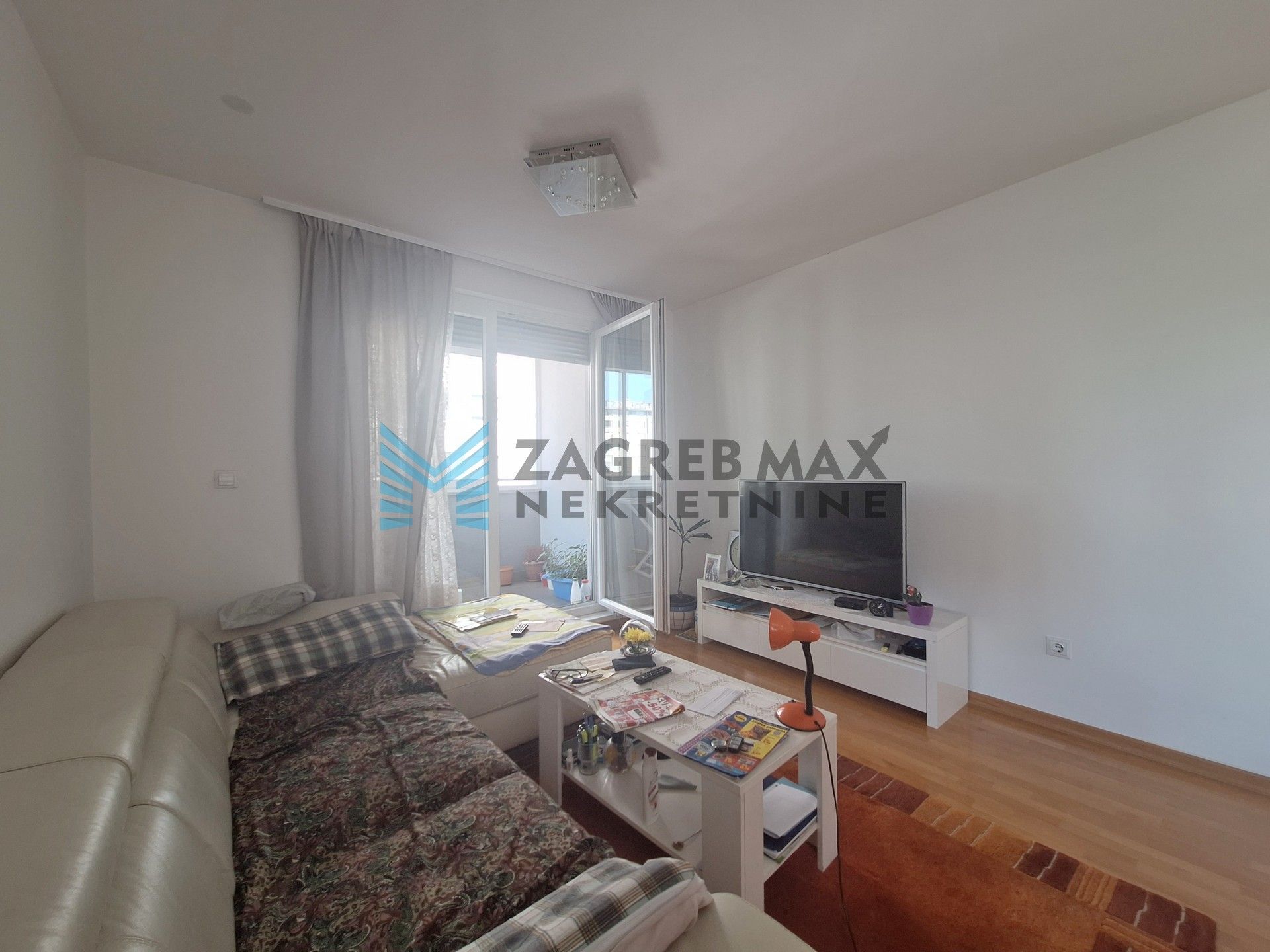 Zagreb - ŠPANSKO - M.Radić - 3-sobni, prostran, svijetao, spremište