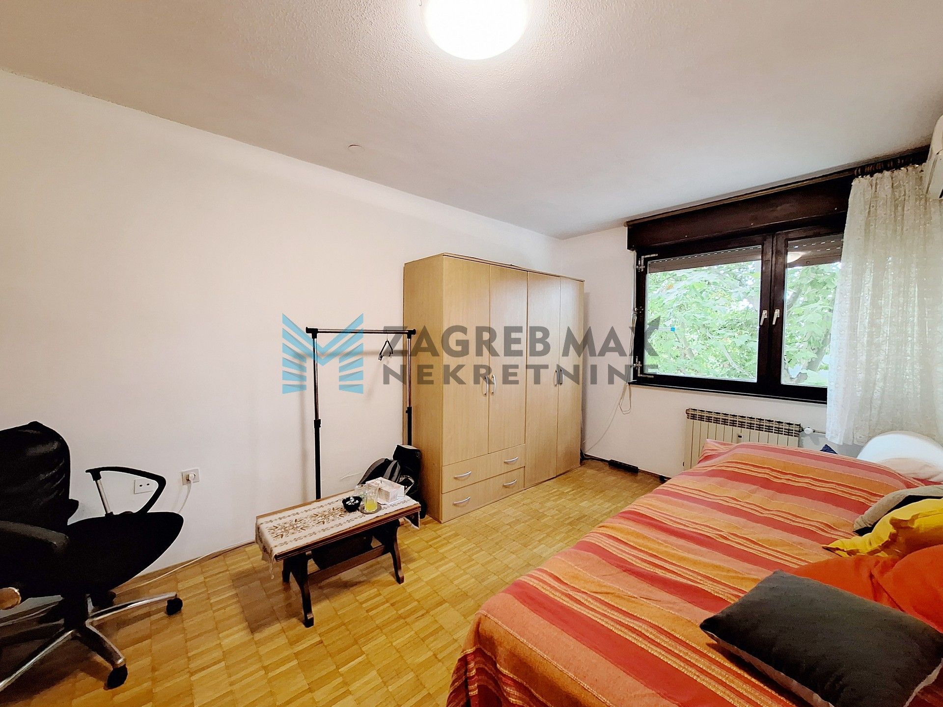 Zagreb - DUGAVE - Gomboševa - 2-sobni, 2 spremišta, niske režije, 2. kat