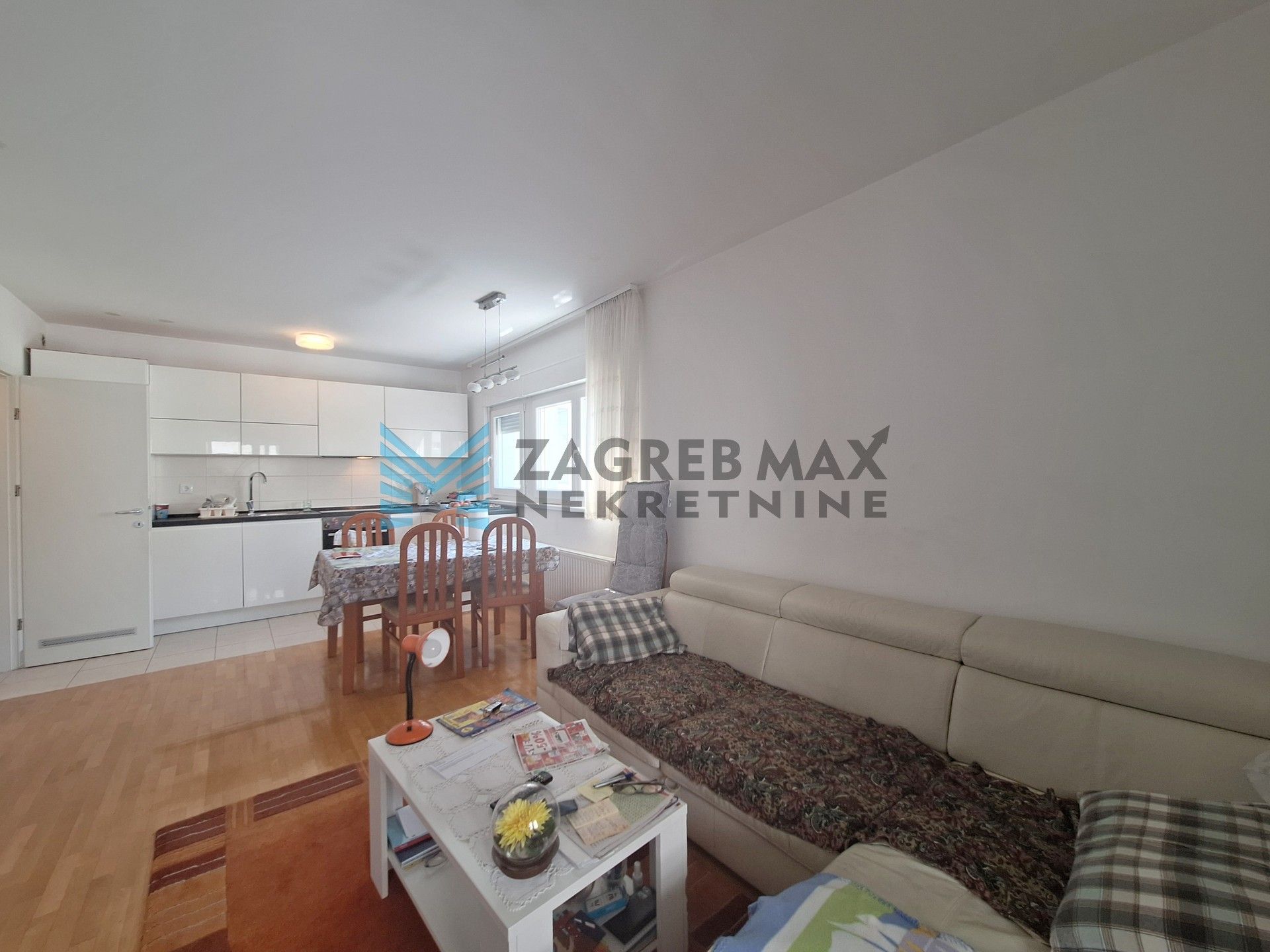 Zagreb - ŠPANSKO - M.Radić - 3-sobni, prostran, svijetao, spremište