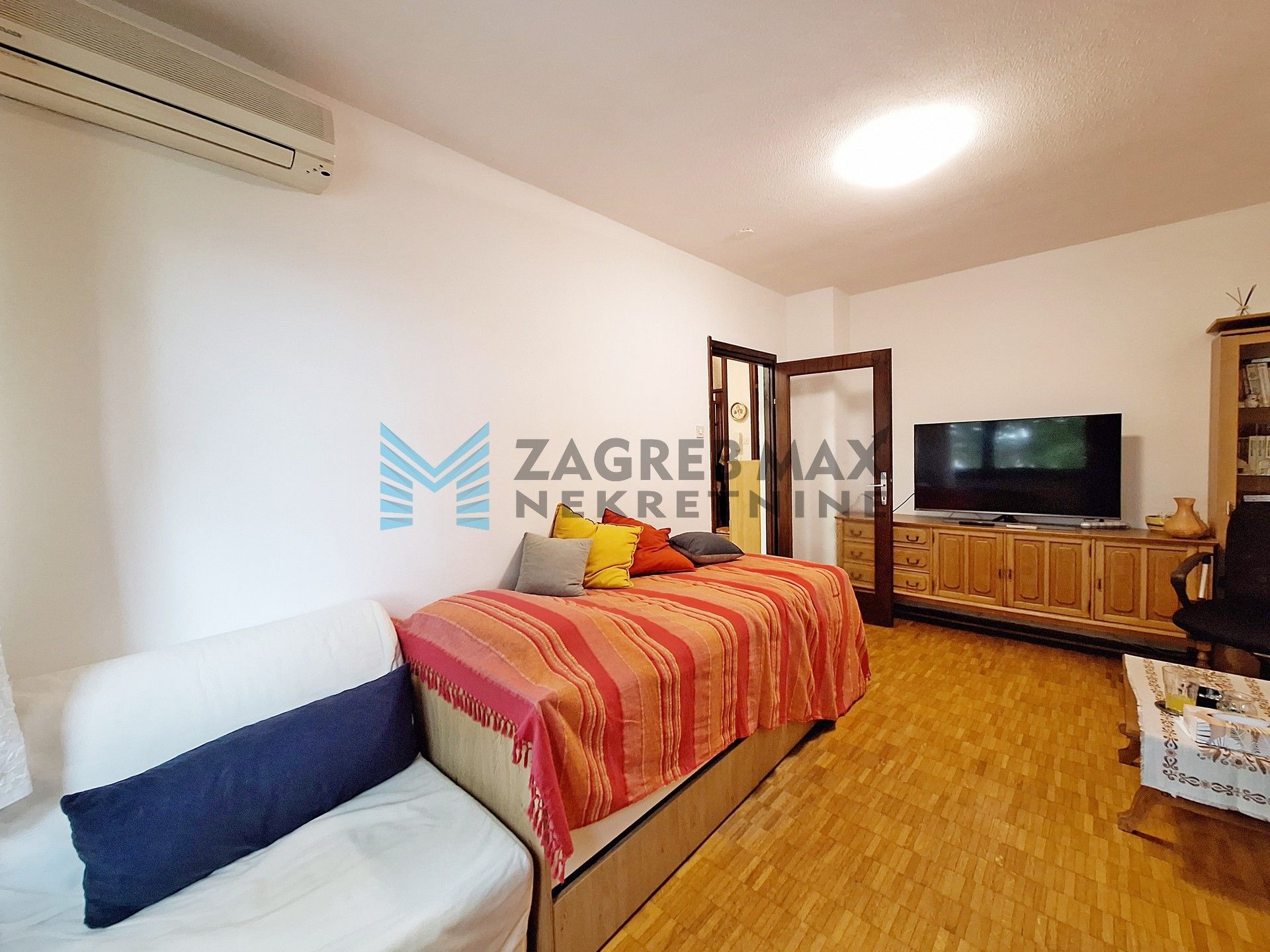 Zagreb - DUGAVE - Gomboševa - 2-sobni, 2 spremišta, niske režije, 2. kat