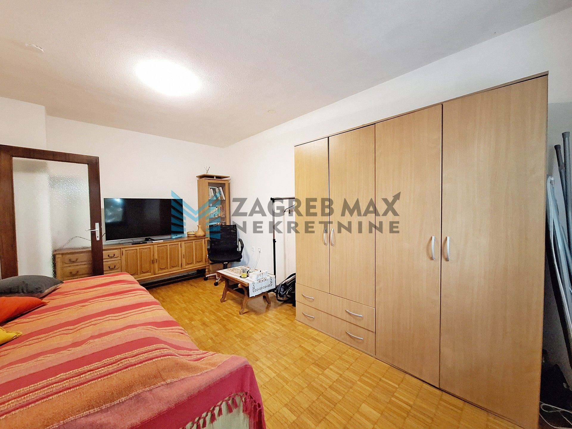 Zagreb - DUGAVE - Gomboševa - 2-sobni, 2 spremišta, niske režije, 2. kat