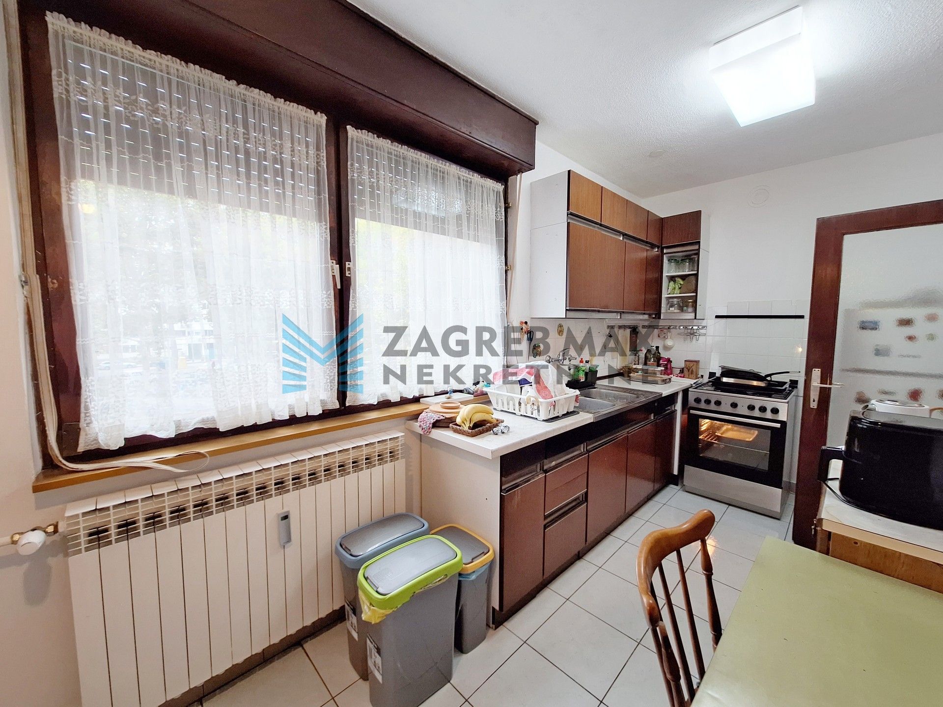 Zagreb - DUGAVE - Gomboševa - 2-sobni, 2 spremišta, niske režije, 2. kat