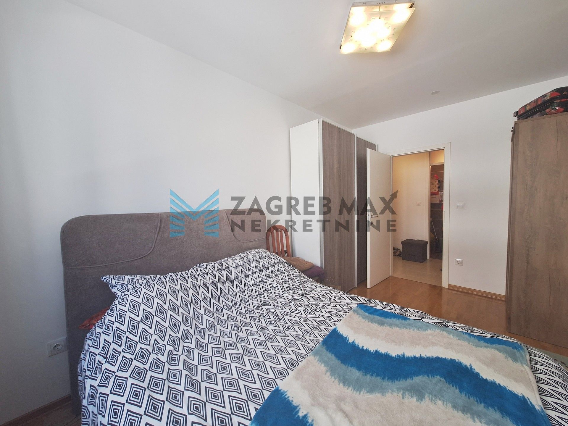 Zagreb - ŠPANSKO - M.Radić - 3-sobni, prostran, svijetao, spremište