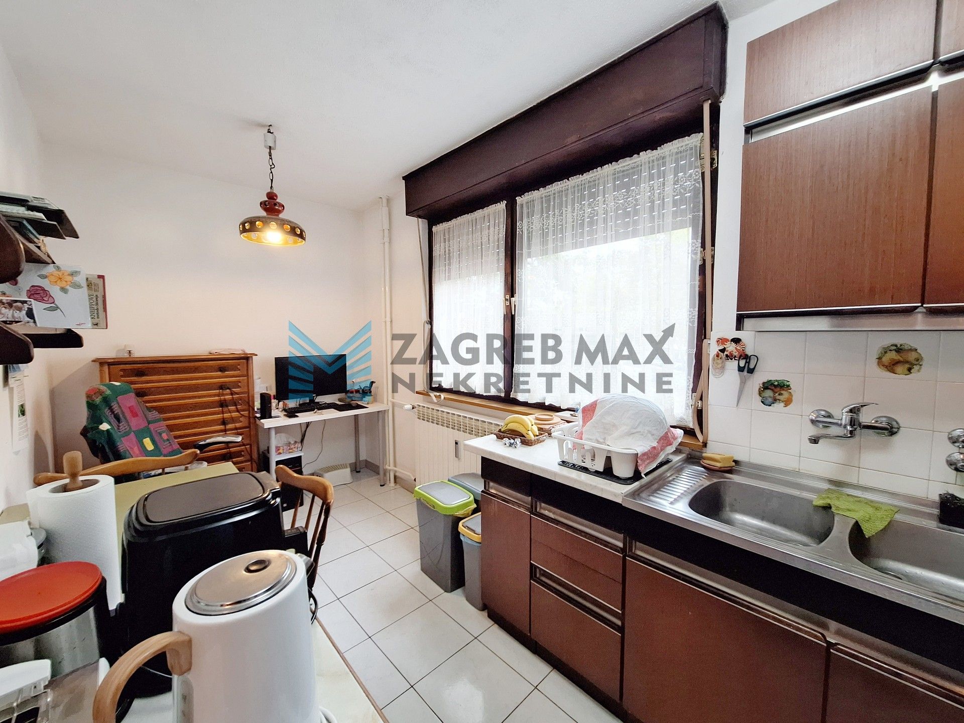 Zagreb - DUGAVE - Gomboševa - 2-sobni, 2 spremišta, niske režije, 2. kat