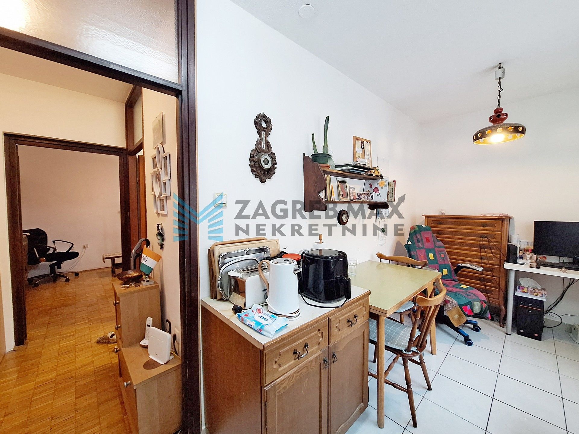 Zagreb - DUGAVE - Gomboševa - 2-sobni, 2 spremišta, niske režije, 2. kat