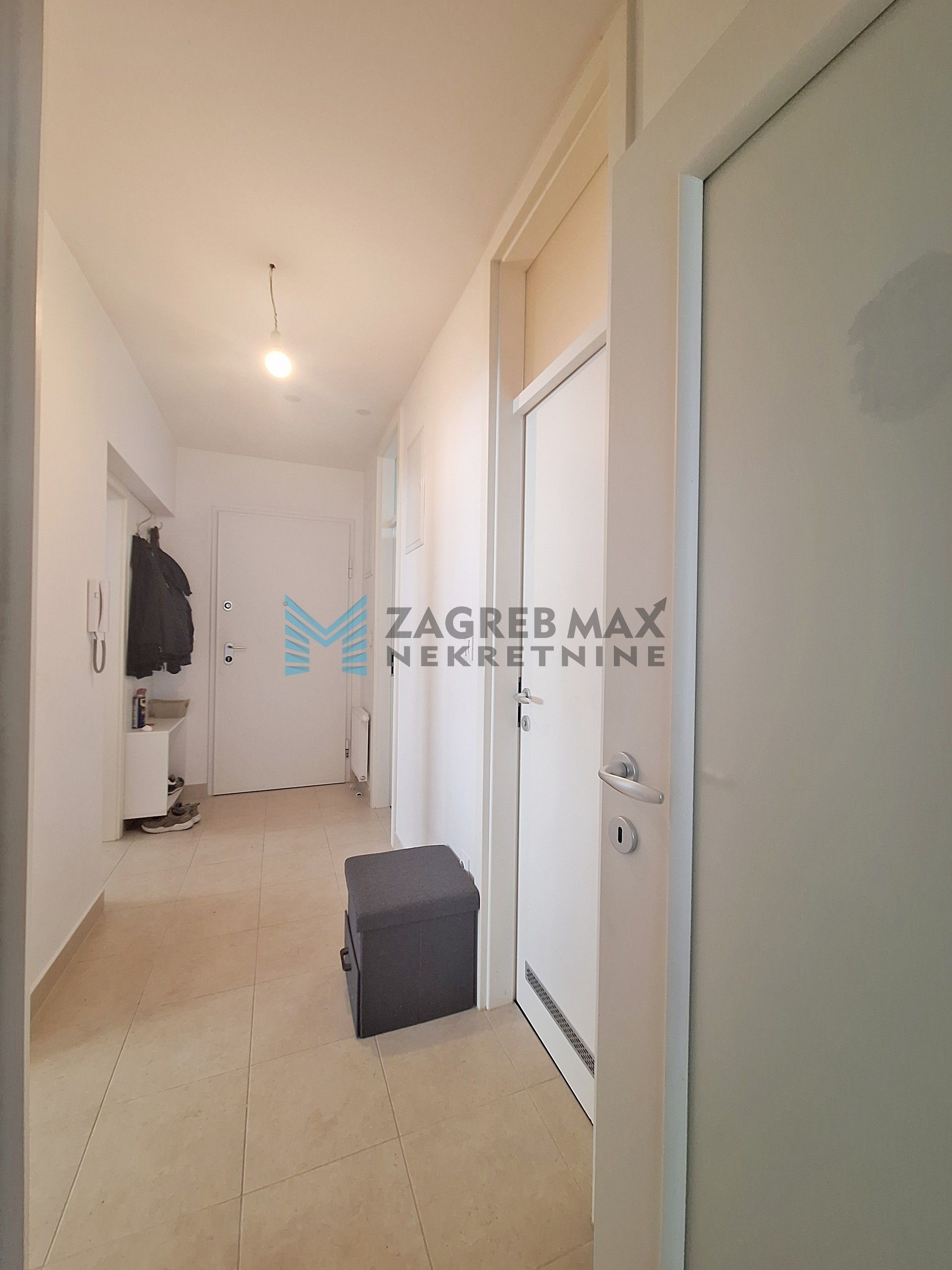 Zagreb - ŠPANSKO - M.Radić - 3-sobni, prostran, svijetao, spremište