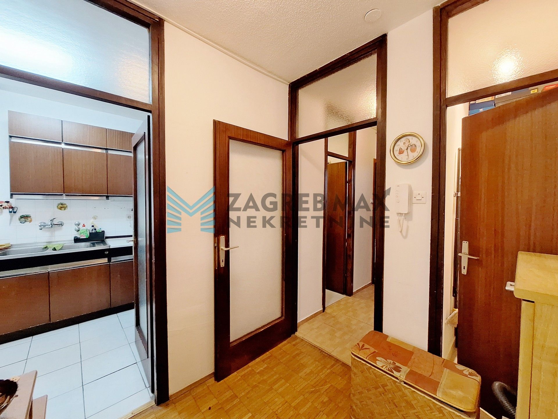 Zagreb - DUGAVE - Gomboševa - 2-sobni, 2 spremišta, niske režije, 2. kat