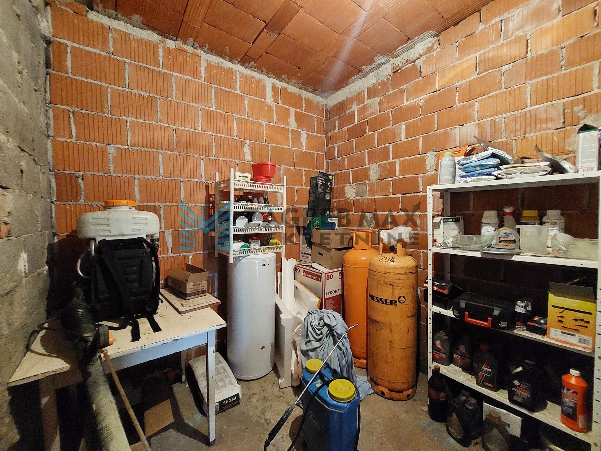 Zagreb - SAVICA ŠANCI - Galdovska - građevinsko zemljište 6788 m2 i kuća 384 m2