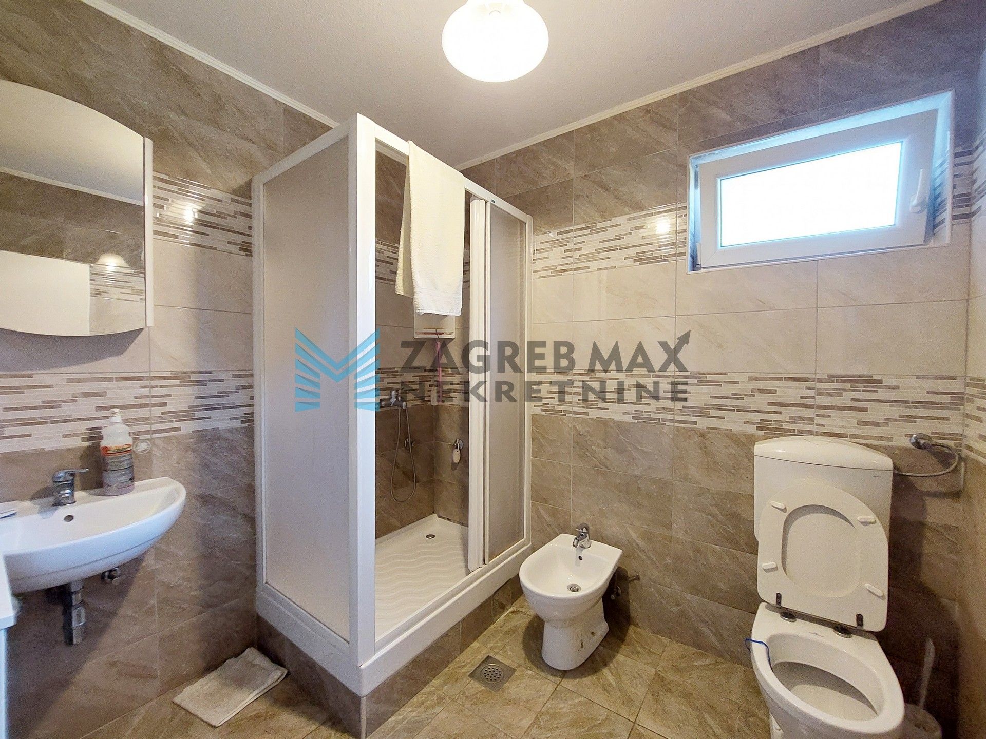 Zagreb - SAVICA ŠANCI - Galdovska - građevinsko zemljište 6788 m2 i kuća 384 m2