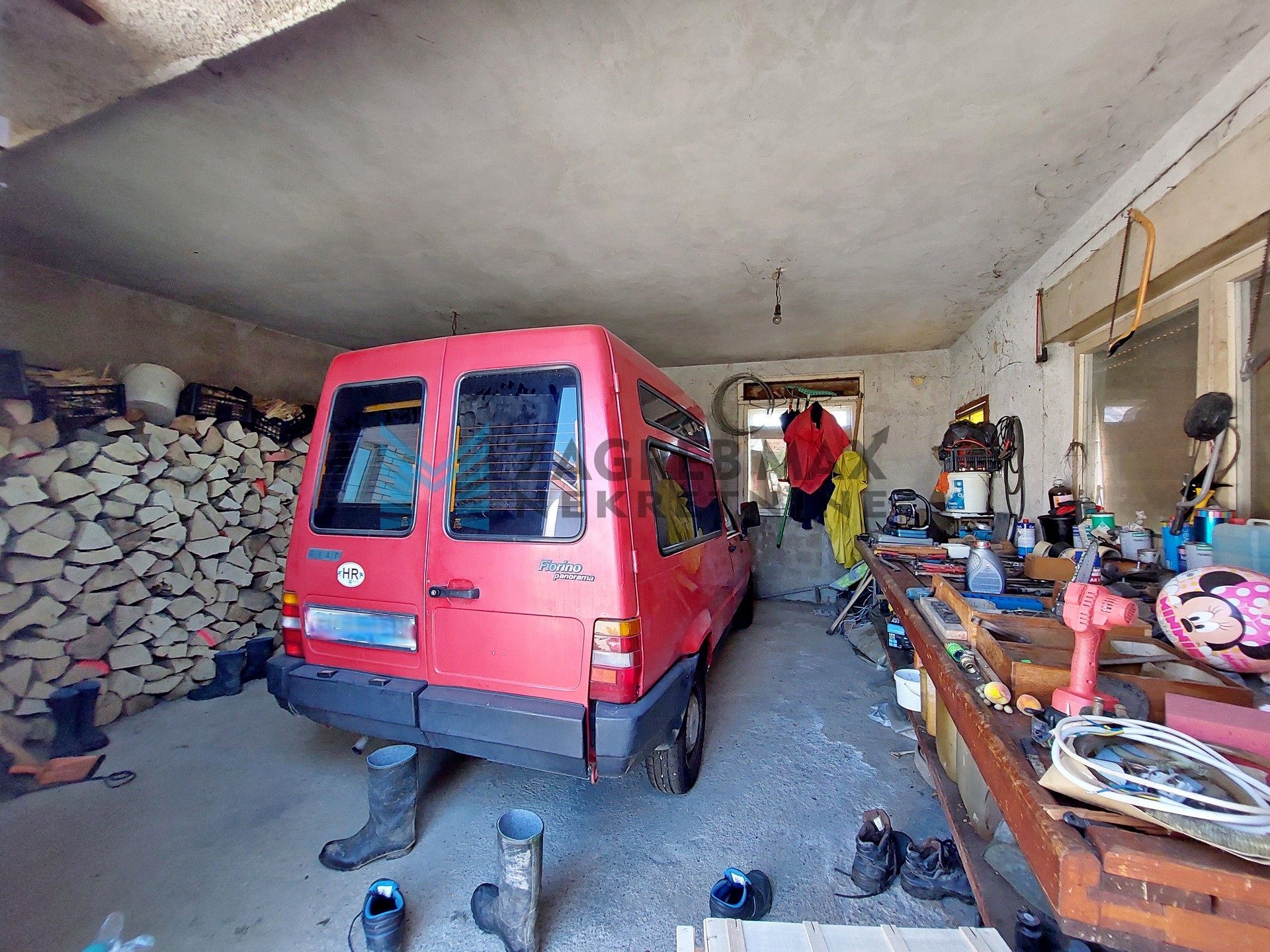 Zagreb - SAVICA ŠANCI - Galdovska - građevinsko zemljište 6788 m2 i kuća 384 m2