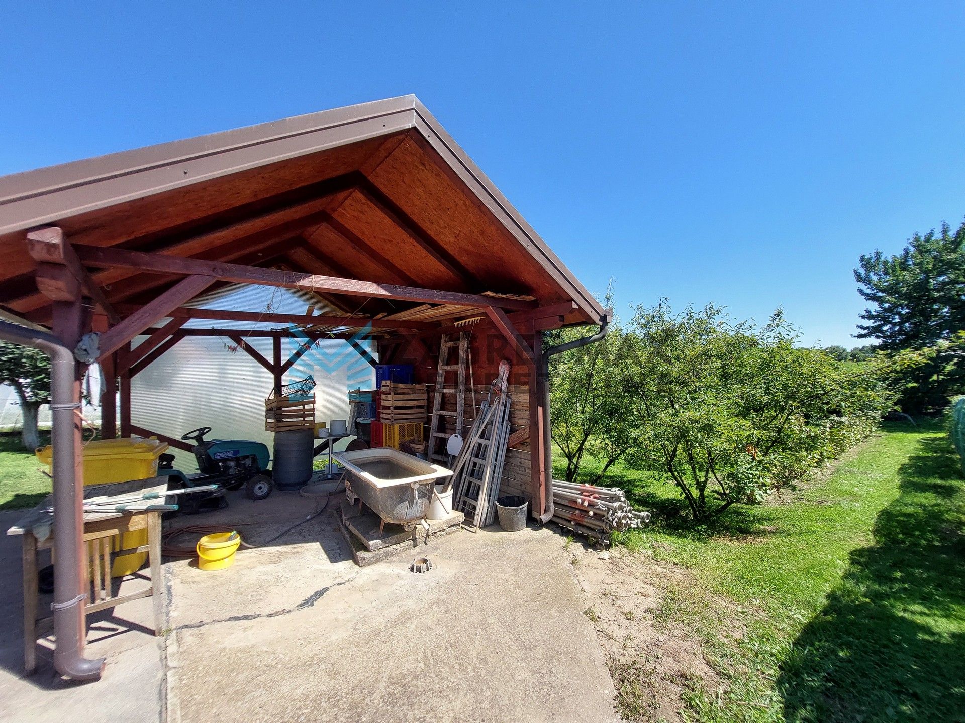 Zagreb - SAVICA ŠANCI - Galdovska - građevinsko zemljište 6788 m2 i kuća 384 m2