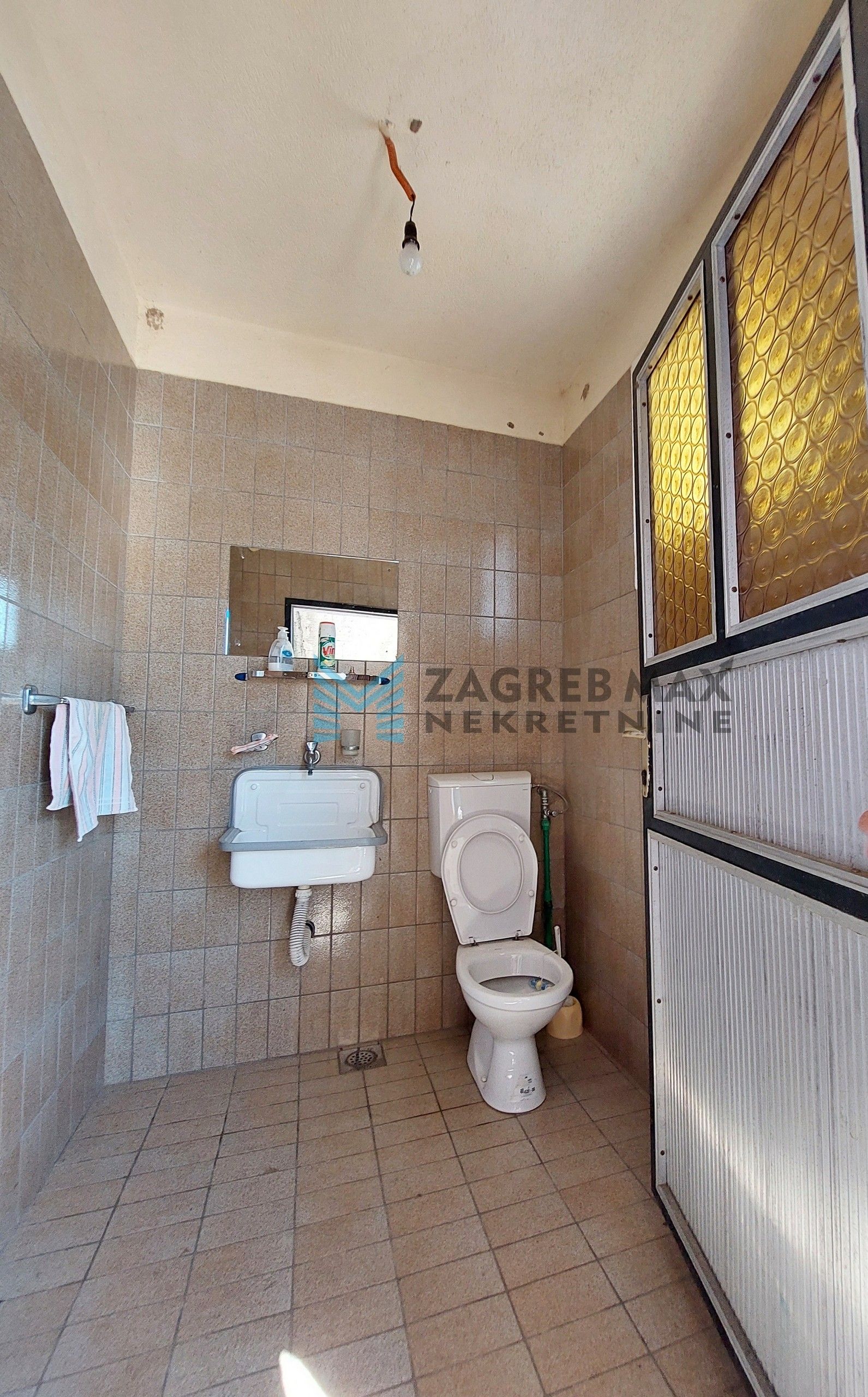 Zagreb - SAVICA ŠANCI - Galdovska - građevinsko zemljište 6788 m2 i kuća 384 m2