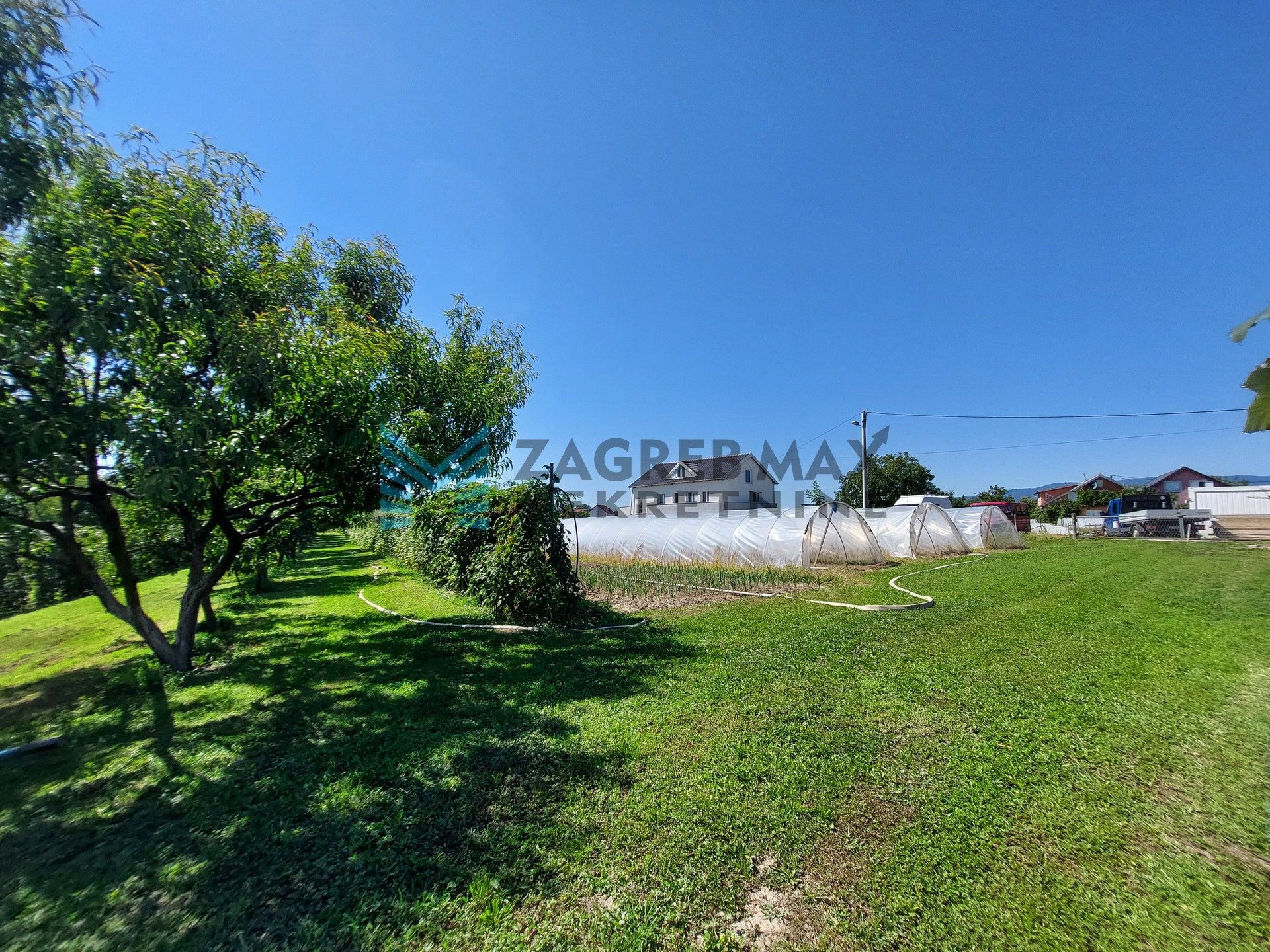 Zagreb - SAVICA ŠANCI - Galdovska - građevinsko zemljište 6788 m2 i kuća 384 m2