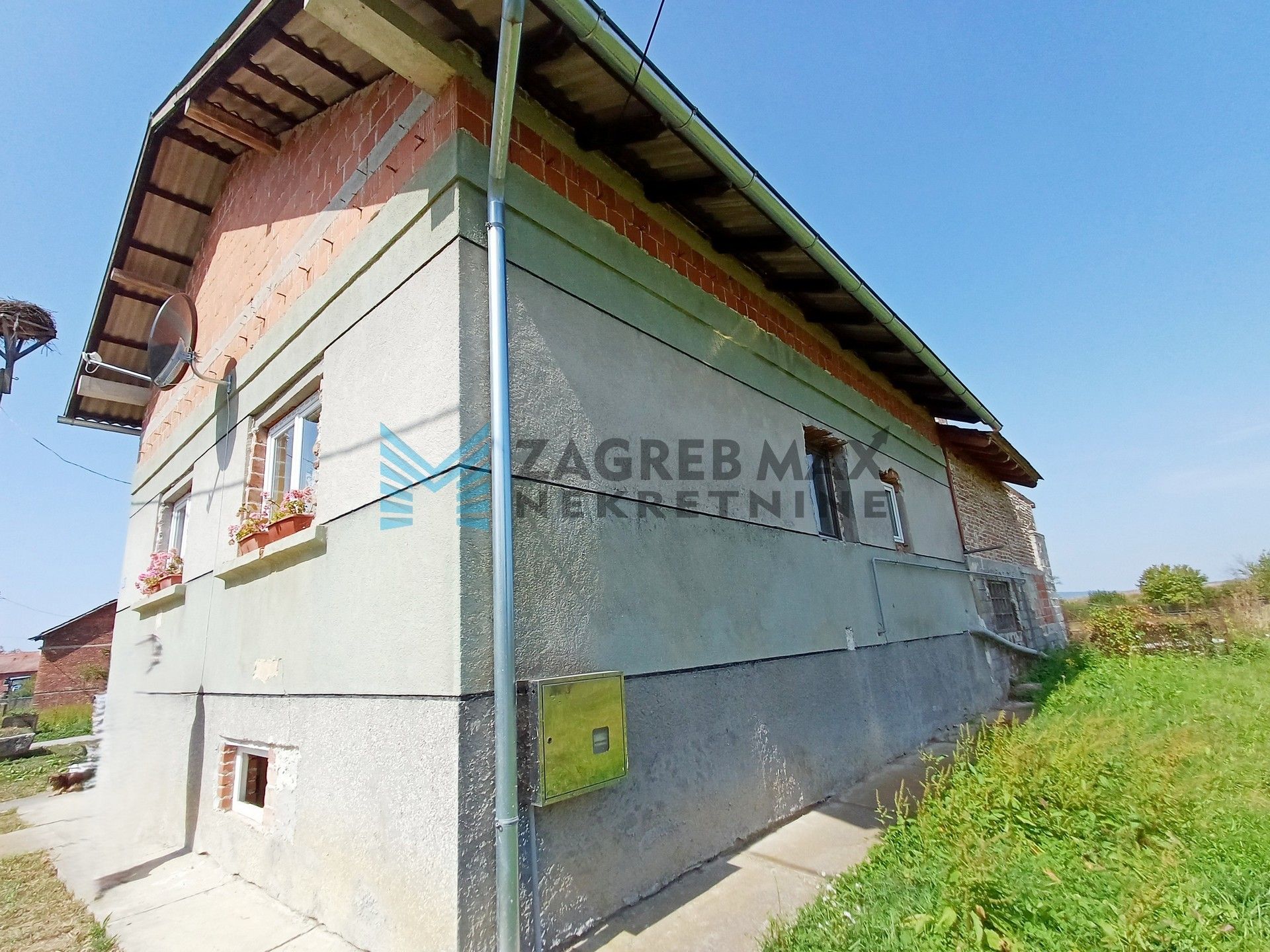 Zagreb - VRBOVEC - Negovec - kuća, dvorište, pomoćni objekt, terasa