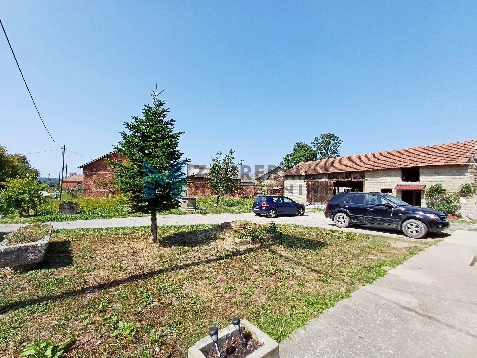 Zagreb - VRBOVEC - Negovec - kuća, dvorište, pomoćni objekt, terasa