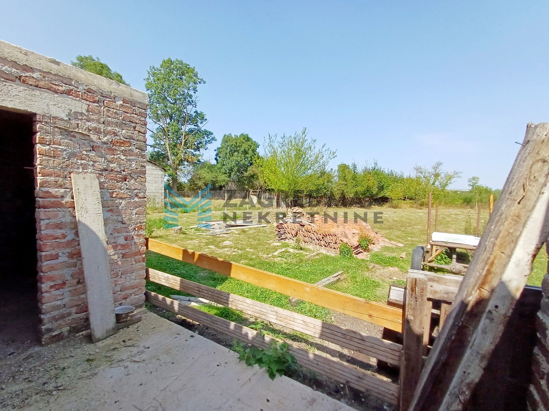 Zagreb - VRBOVEC - Negovec - kuća, dvorište, pomoćni objekt, terasa