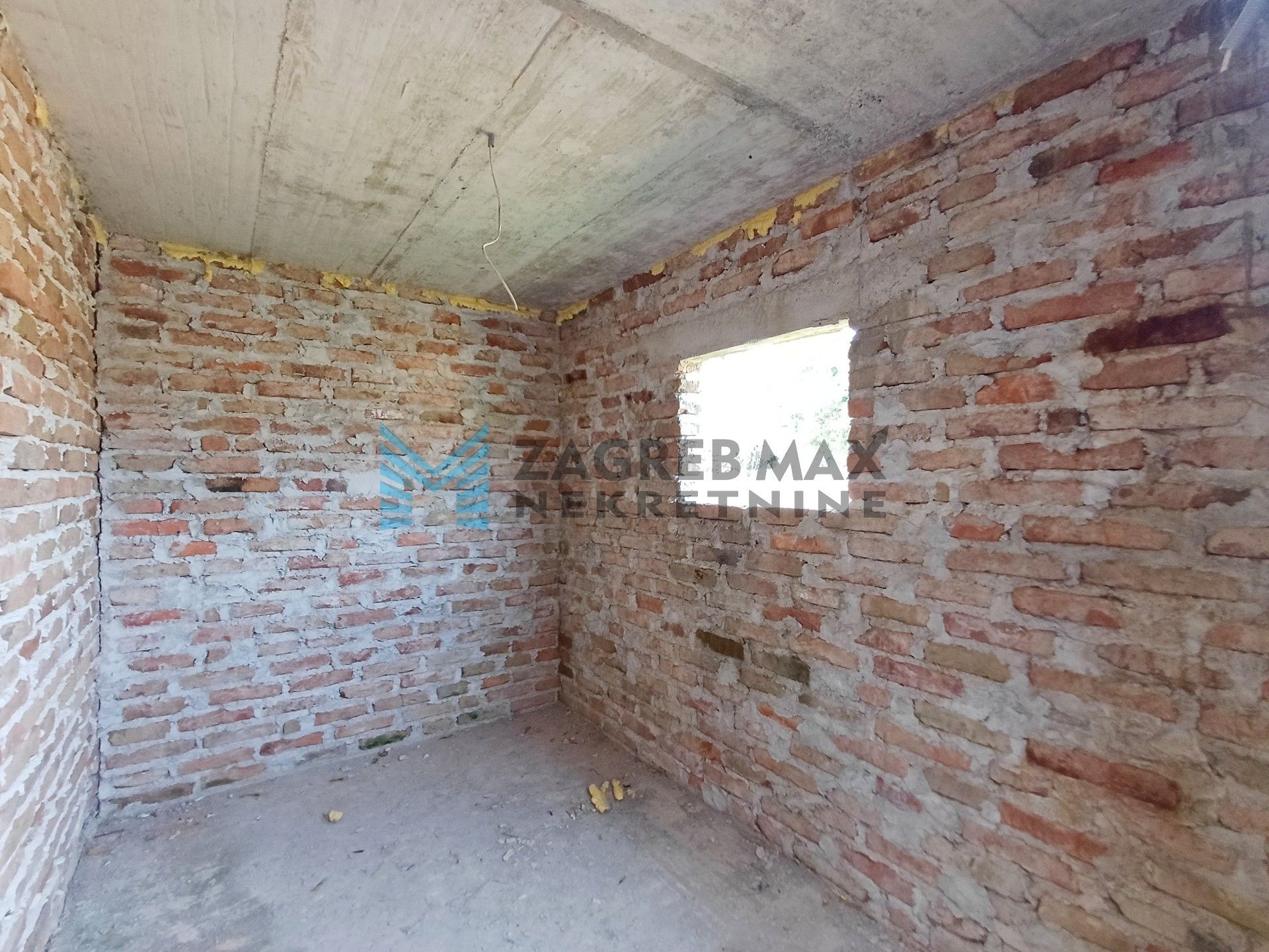 Zagreb - VRBOVEC - Negovec - kuća, dvorište, pomoćni objekt, terasa