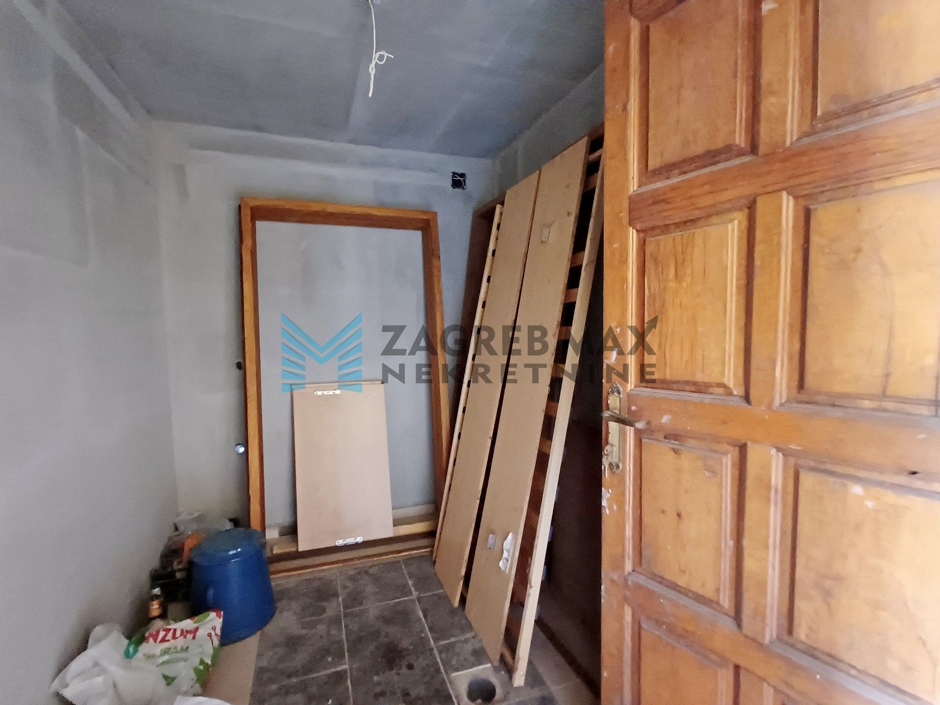 Zagreb - VRBOVEC - Negovec - kuća, dvorište, pomoćni objekt, terasa