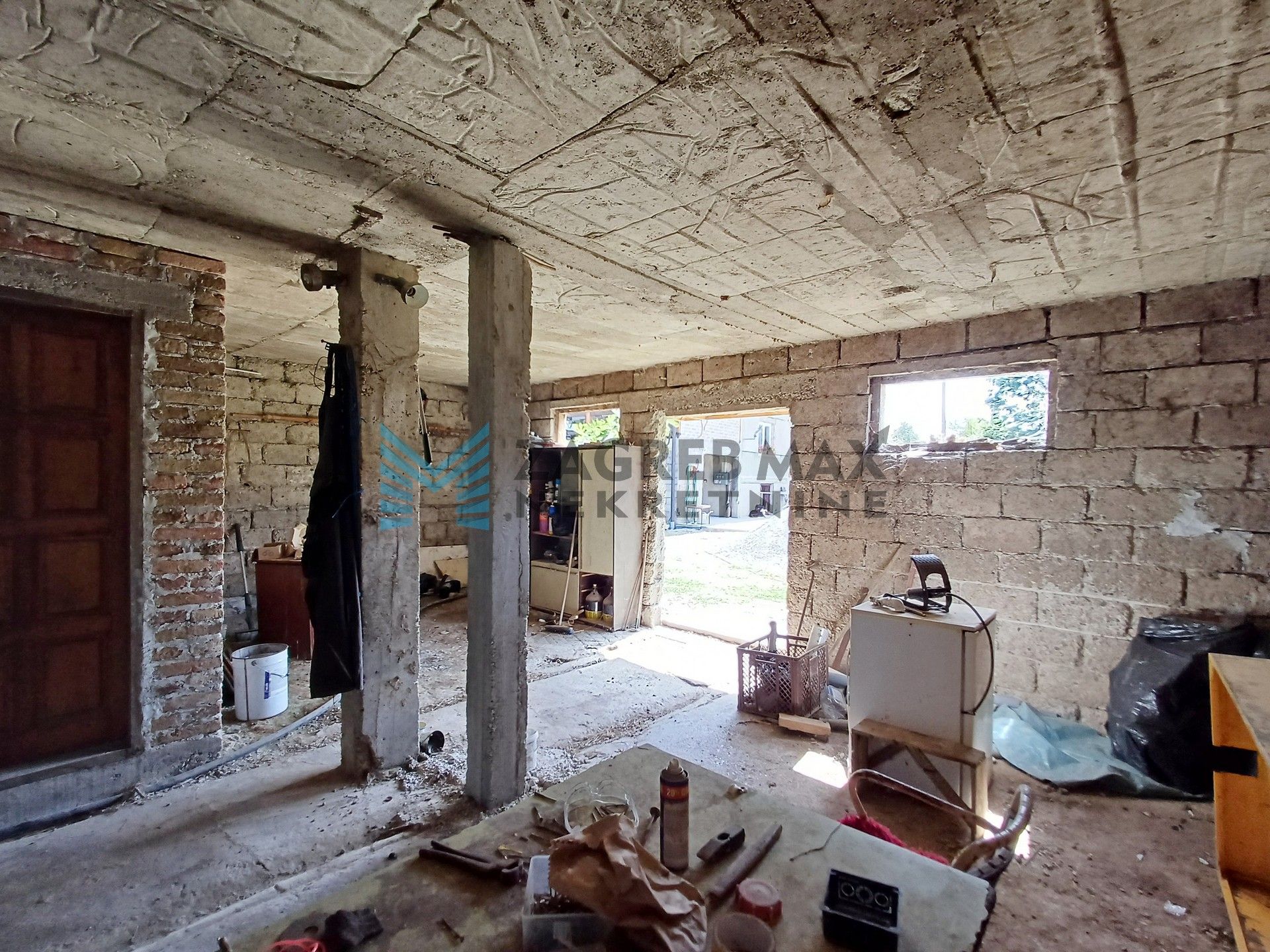 Zagreb - VRBOVEC - Negovec - kuća, dvorište, pomoćni objekt, terasa