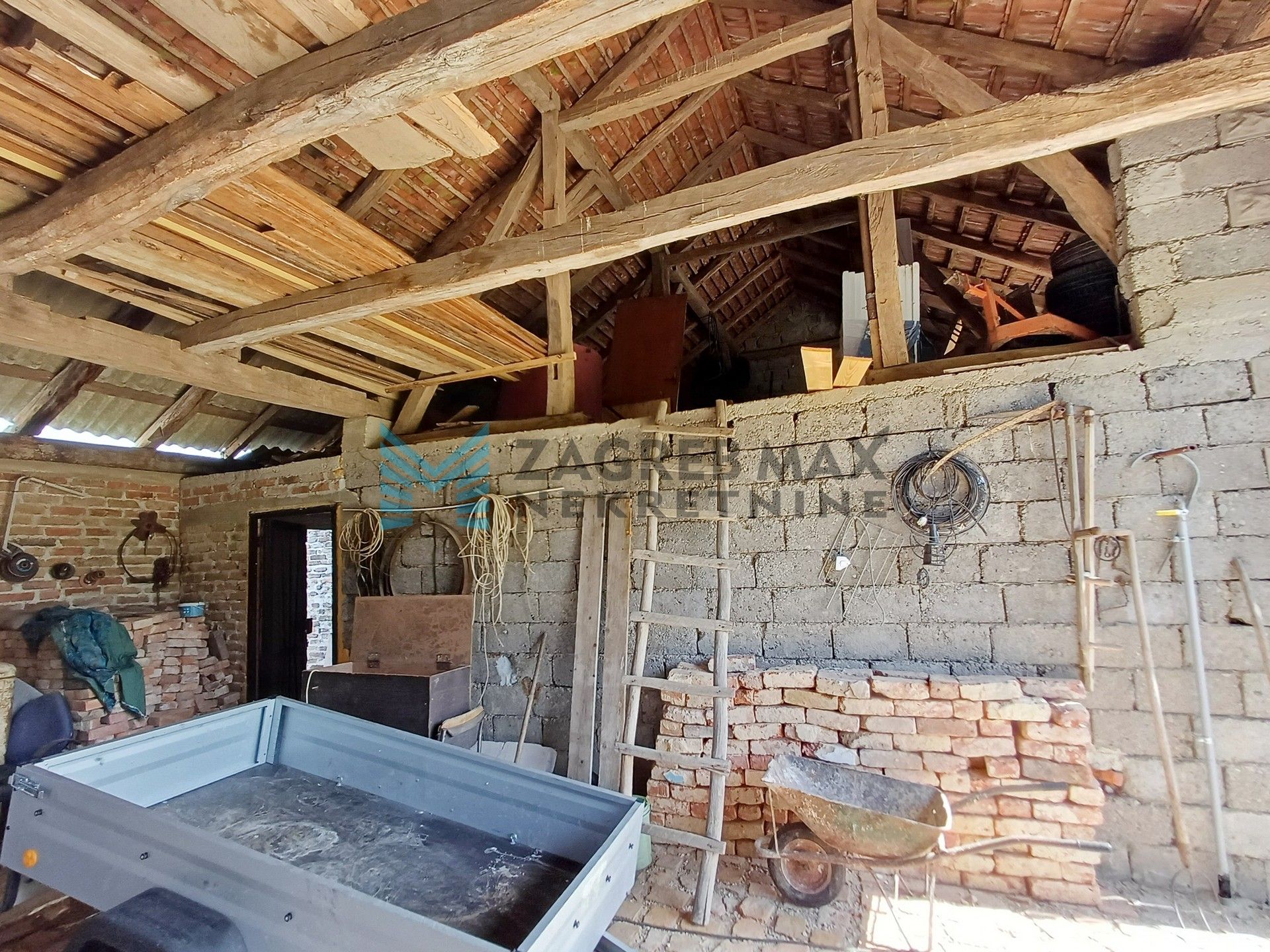 Zagreb - VRBOVEC - Negovec - kuća, dvorište, pomoćni objekt, terasa