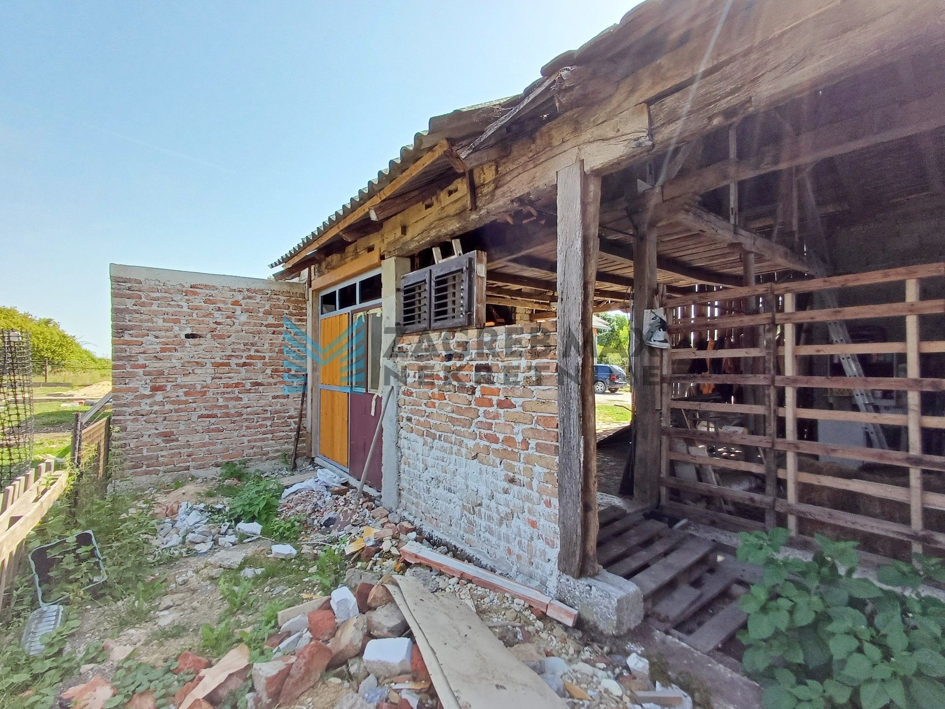 Zagreb - VRBOVEC - Negovec - kuća, dvorište, pomoćni objekt, terasa