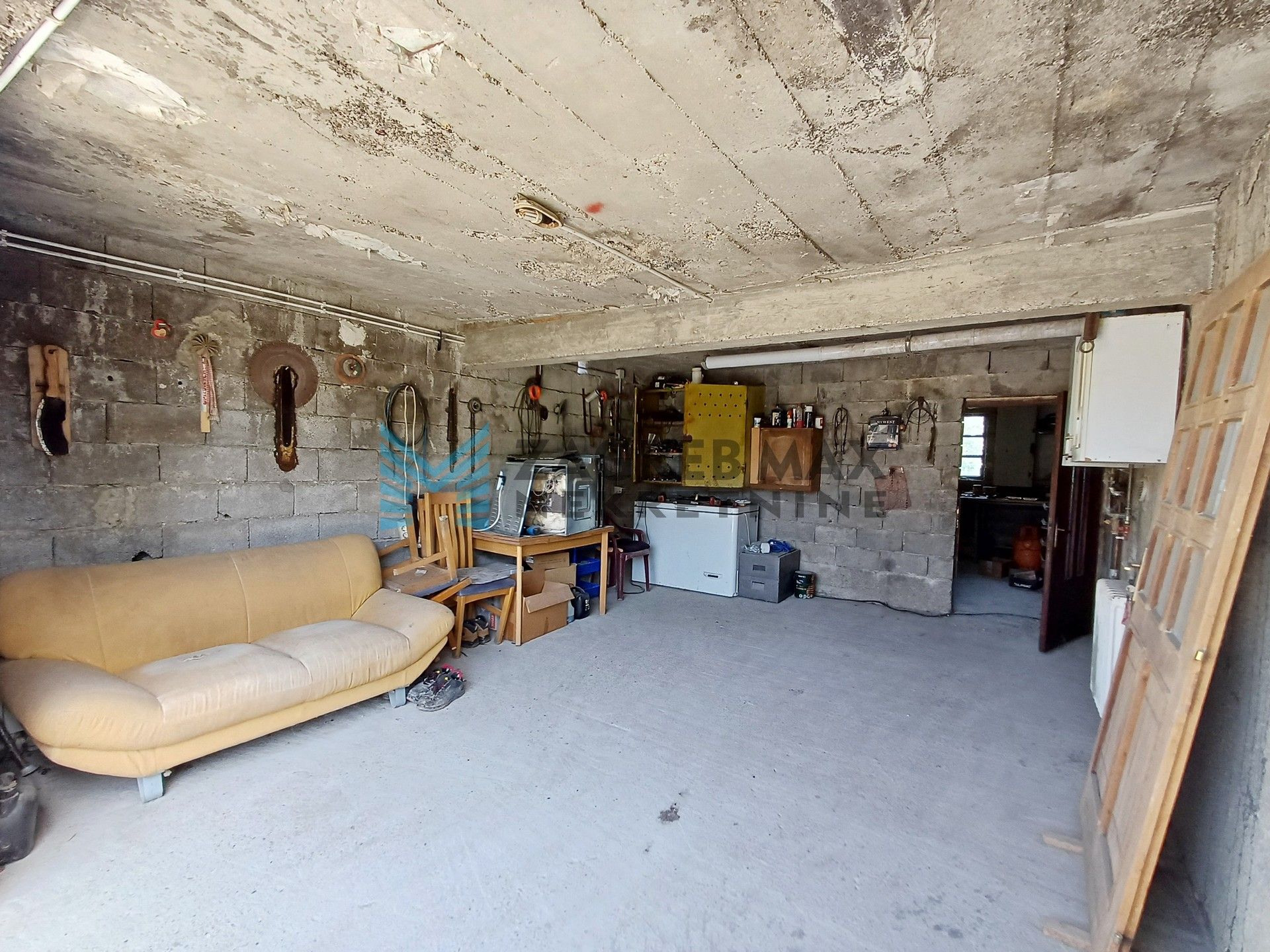 Zagreb - VRBOVEC - Negovec - kuća, dvorište, pomoćni objekt, terasa