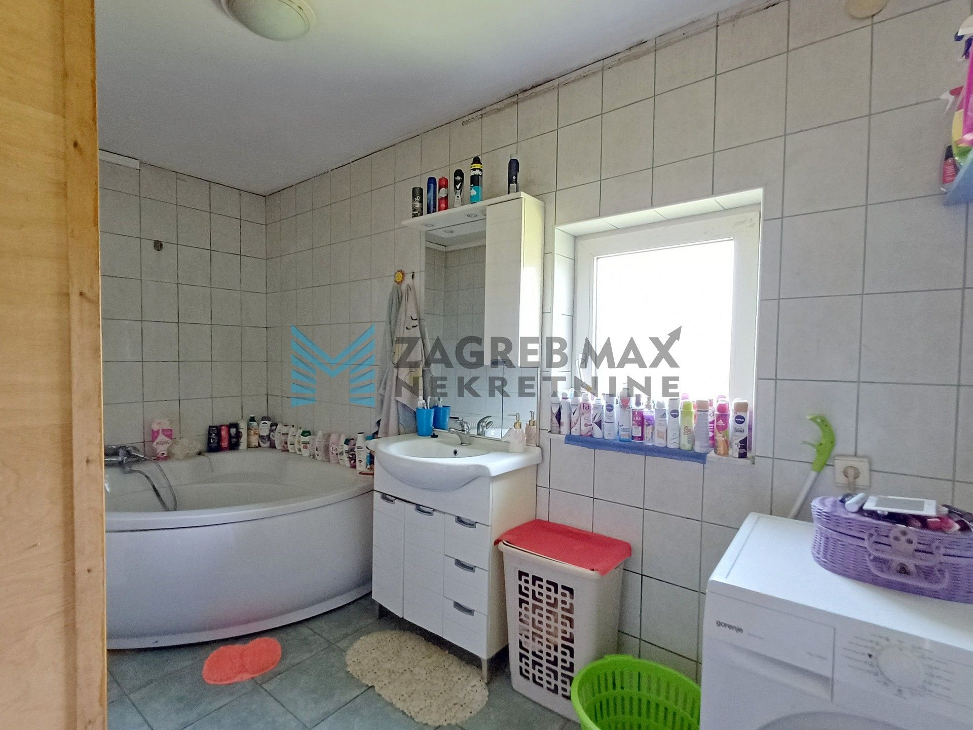 Zagreb - VRBOVEC - Negovec - kuća, dvorište, pomoćni objekt, terasa