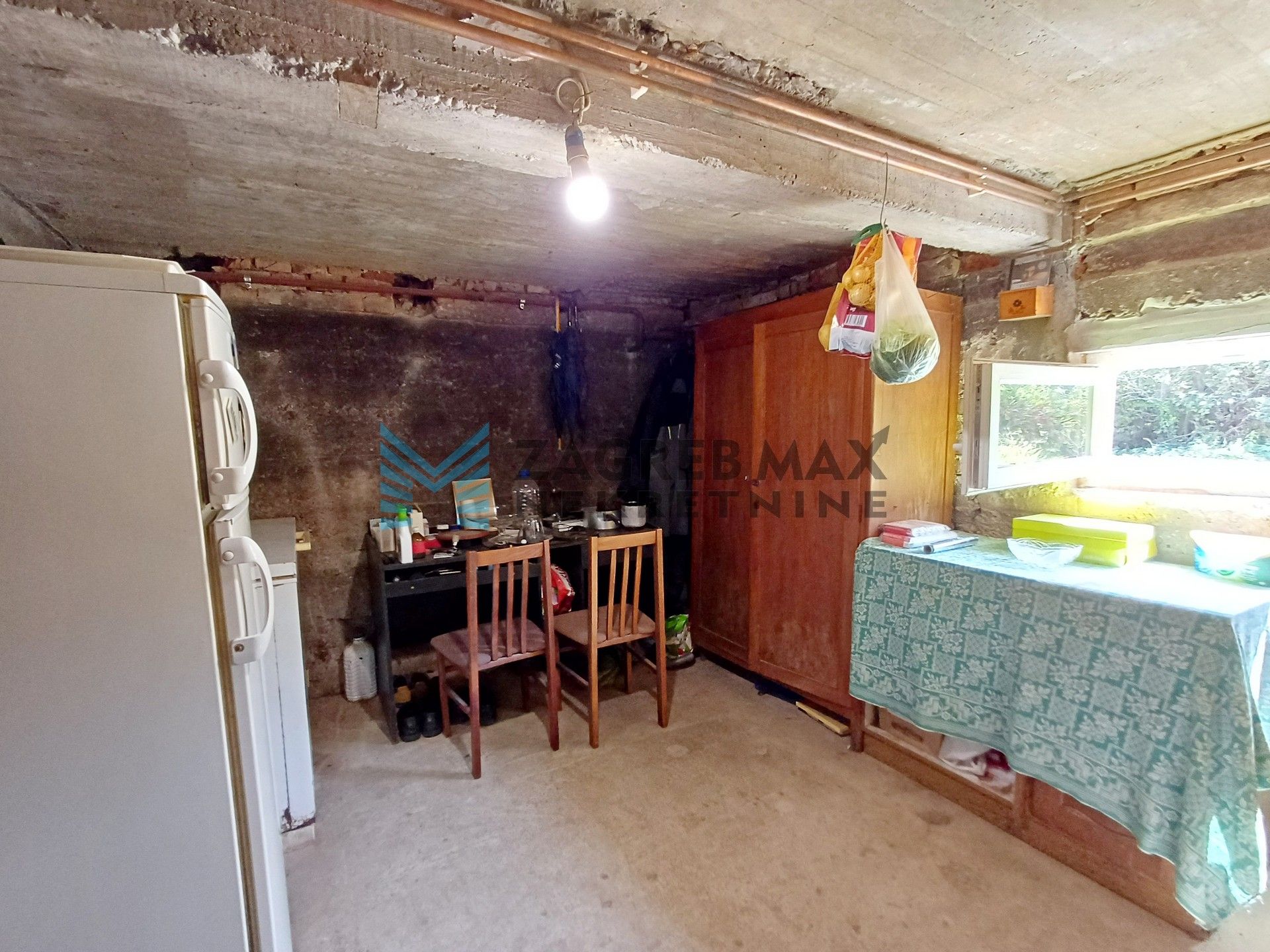 Zagreb - VRBOVEC - Negovec - kuća, dvorište, pomoćni objekt, terasa