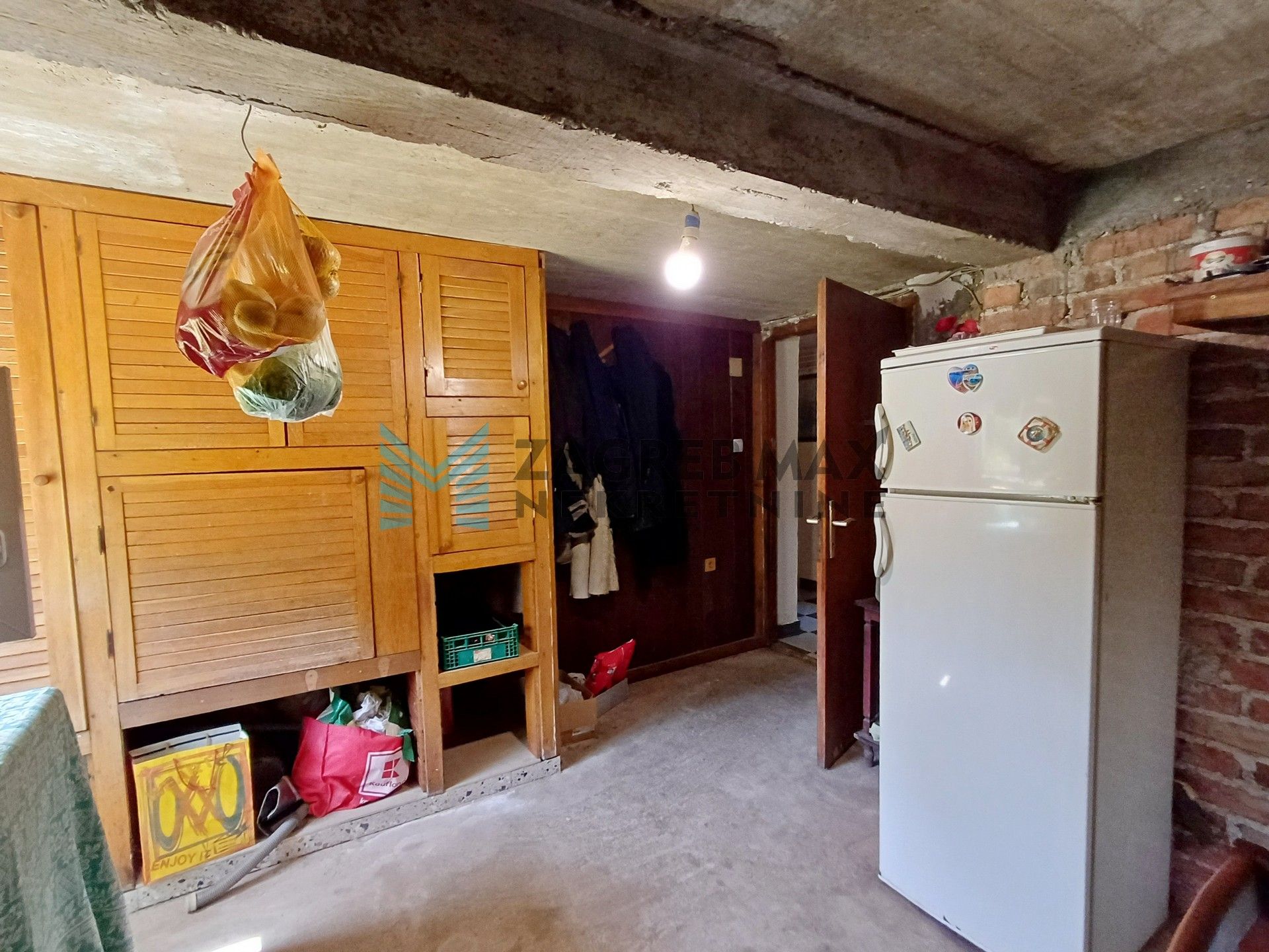 Zagreb - VRBOVEC - Negovec - kuća, dvorište, pomoćni objekt, terasa