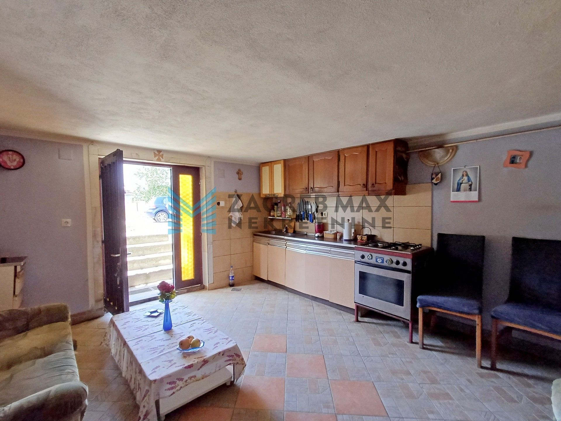 Zagreb - VRBOVEC - Negovec - kuća, dvorište, pomoćni objekt, terasa