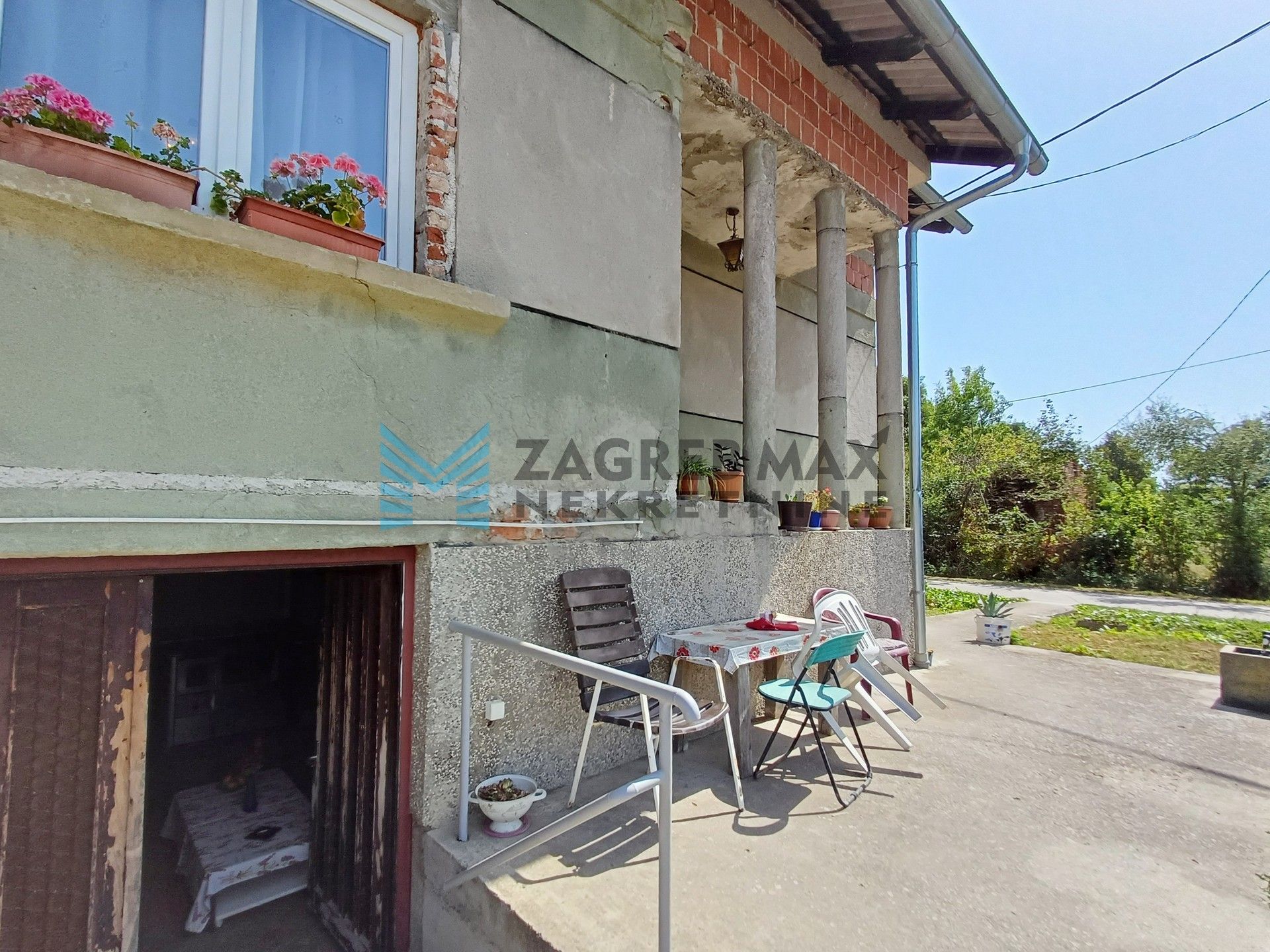 Zagreb - VRBOVEC - Negovec - kuća, dvorište, pomoćni objekt, terasa