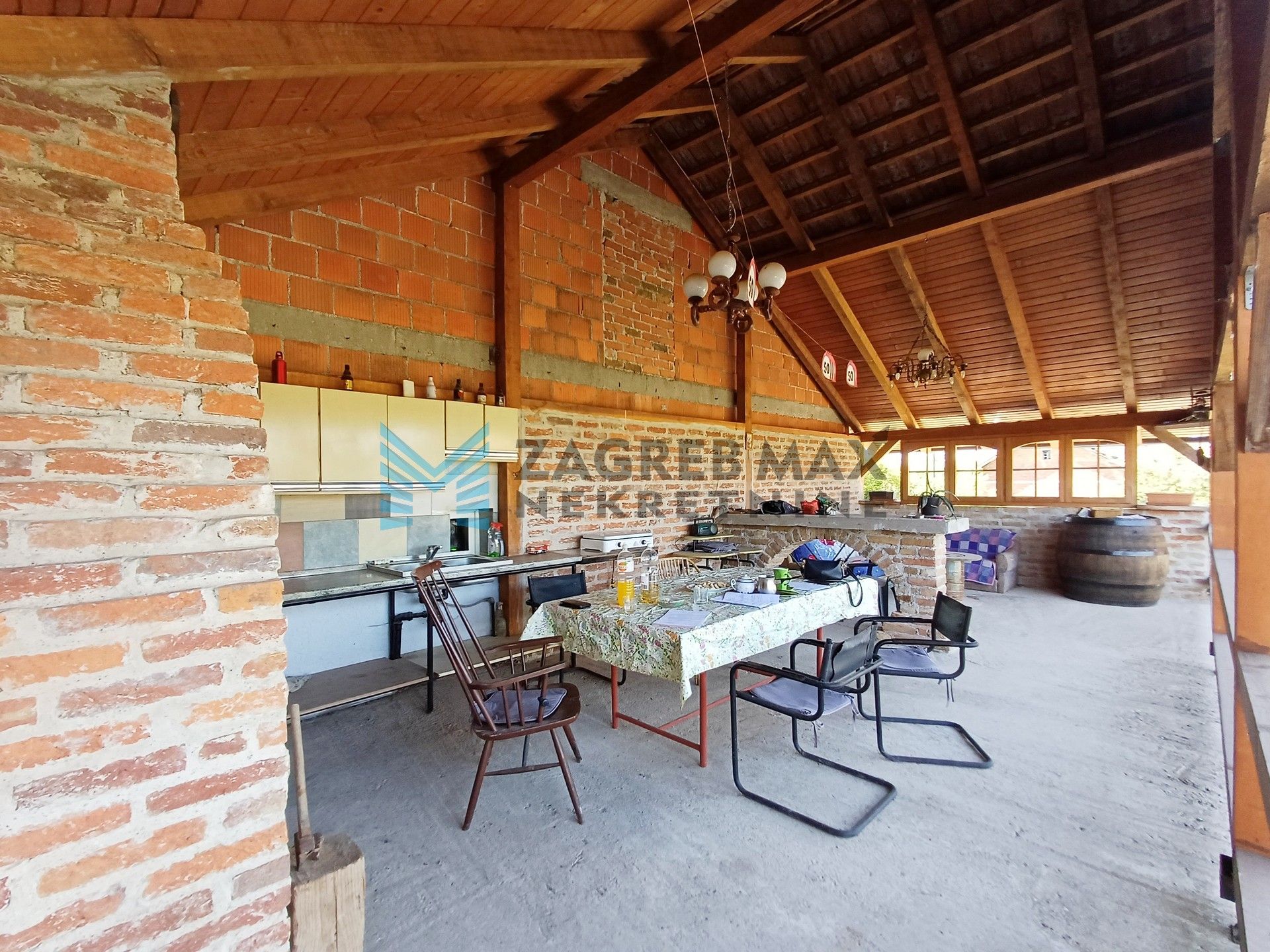 Zagreb - VRBOVEC - Negovec - kuća, dvorište, pomoćni objekt, terasa