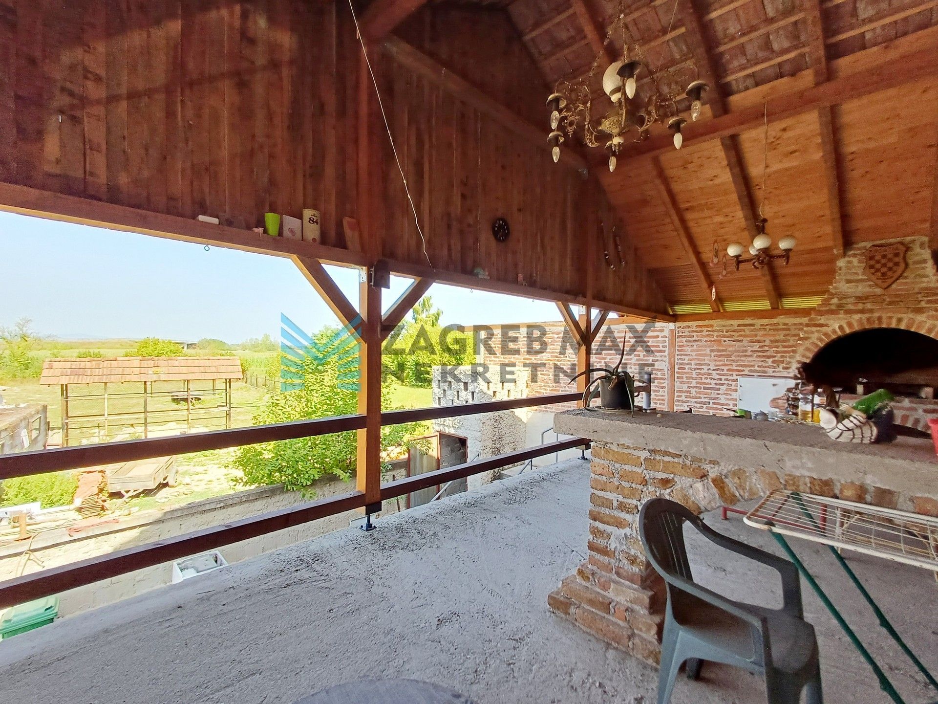 Zagreb - VRBOVEC - Negovec - kuća, dvorište, pomoćni objekt, terasa