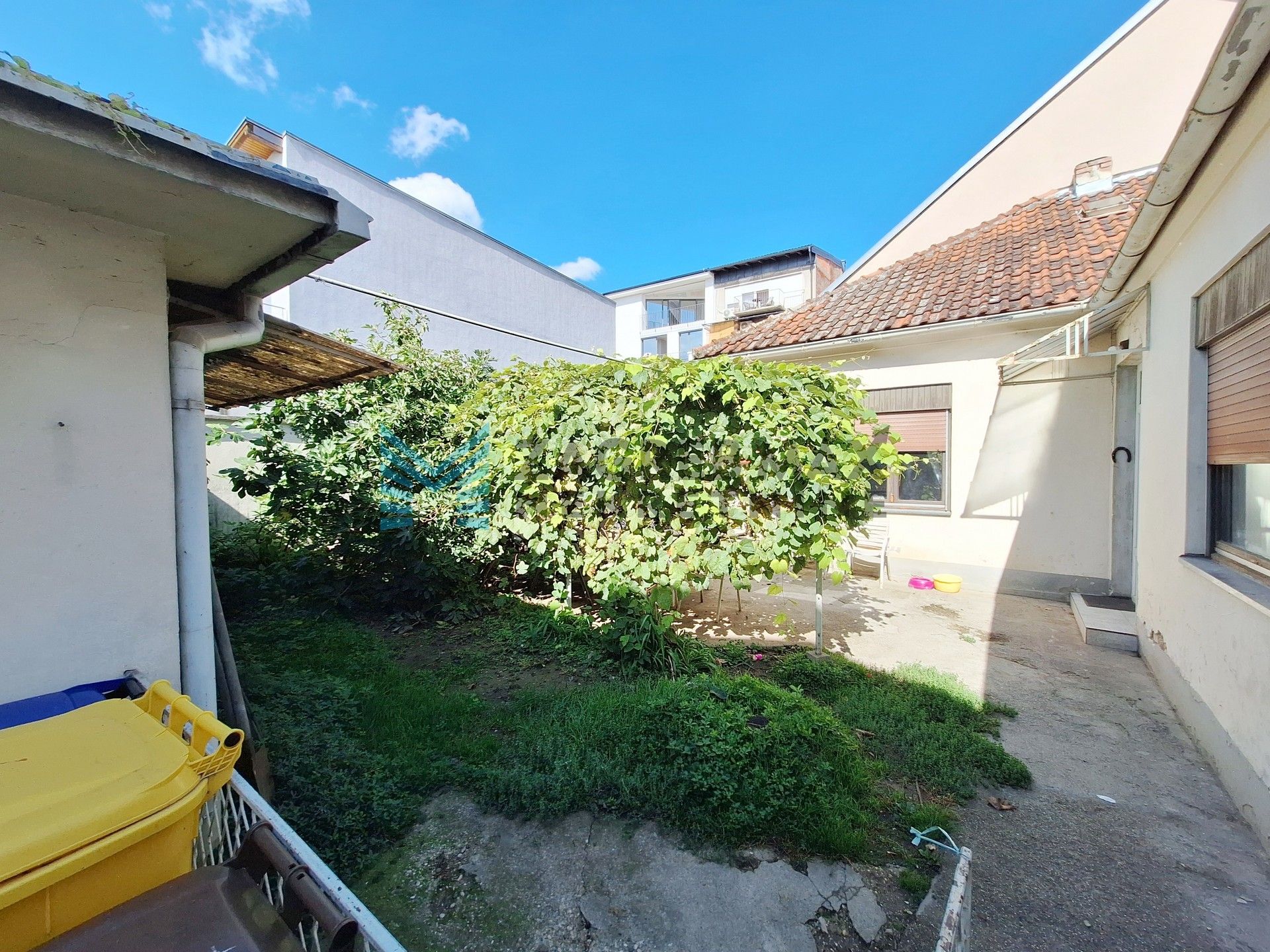 Zagreb - KUSTOŠIJA - Ivanićeva - kuća za rušenje - parcela 295 m²