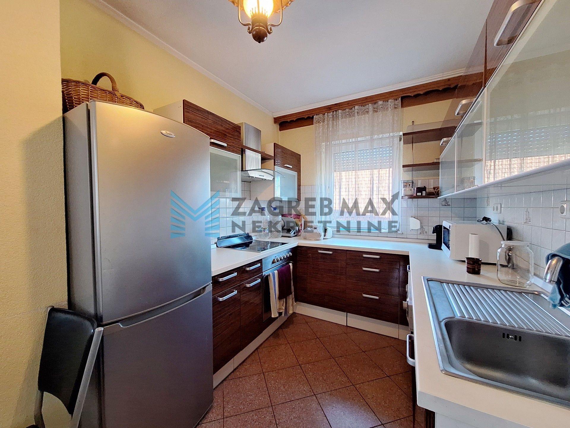 Zagreb - ŽITNJAK - Radnička - kuća s četiri odvojene stambene jedinice