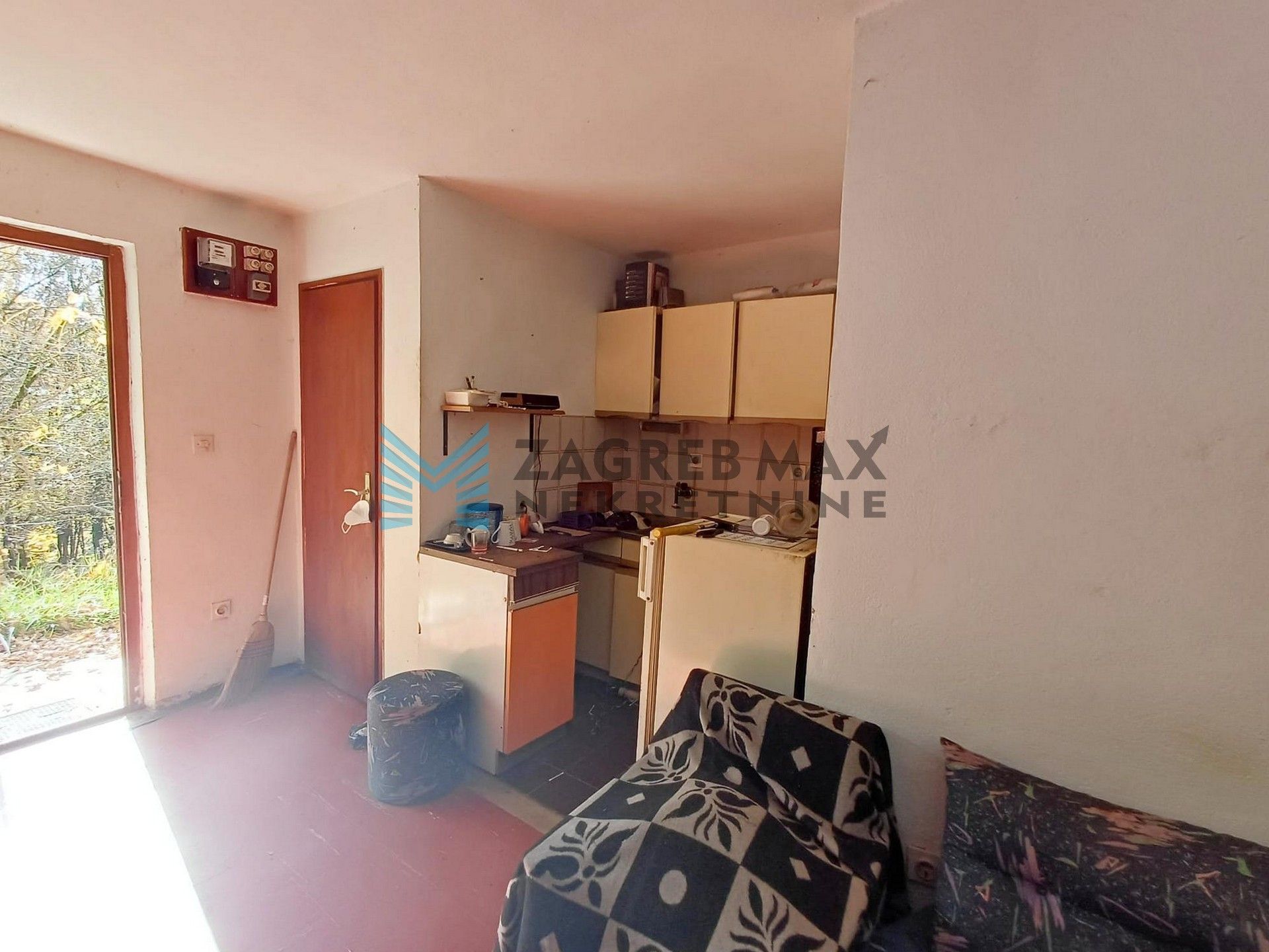 Zagreb - TOMAŠNICA - kuća za odmor uz rijeku Dobru - prilika za investiciju