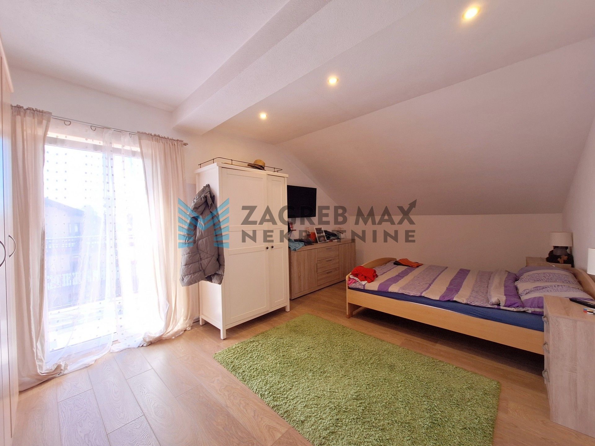 Zagreb - ŽITNJAK - Radnička - kuća s četiri odvojene stambene jedinice