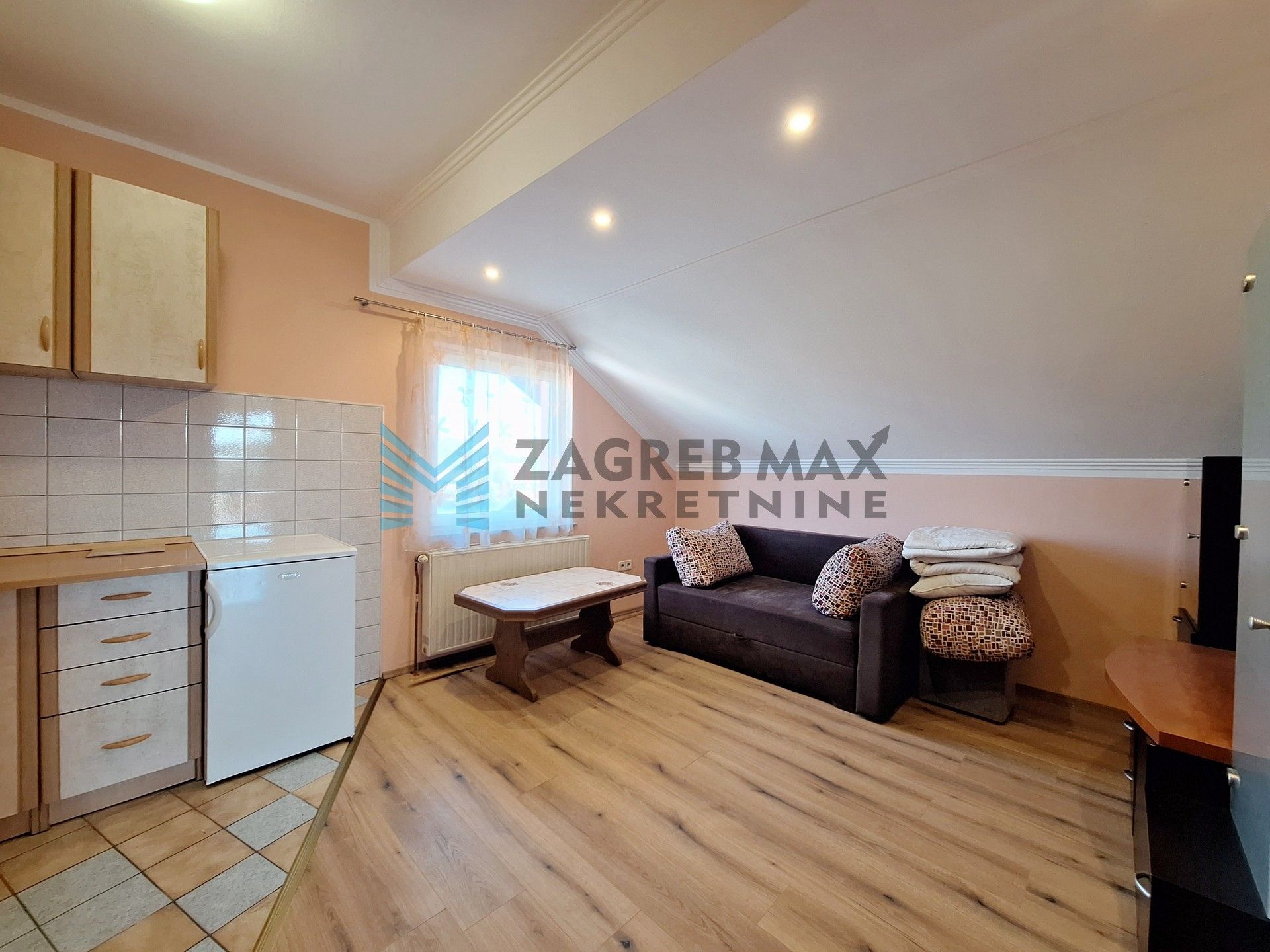 Zagreb - ŽITNJAK - Radnička - kuća s četiri odvojene stambene jedinice