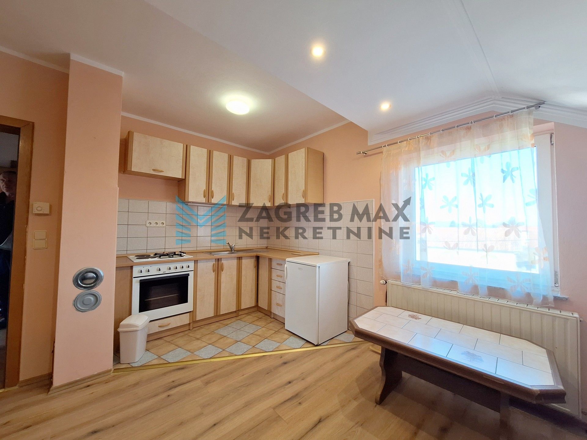 Zagreb - ŽITNJAK - Radnička - kuća s četiri odvojene stambene jedinice