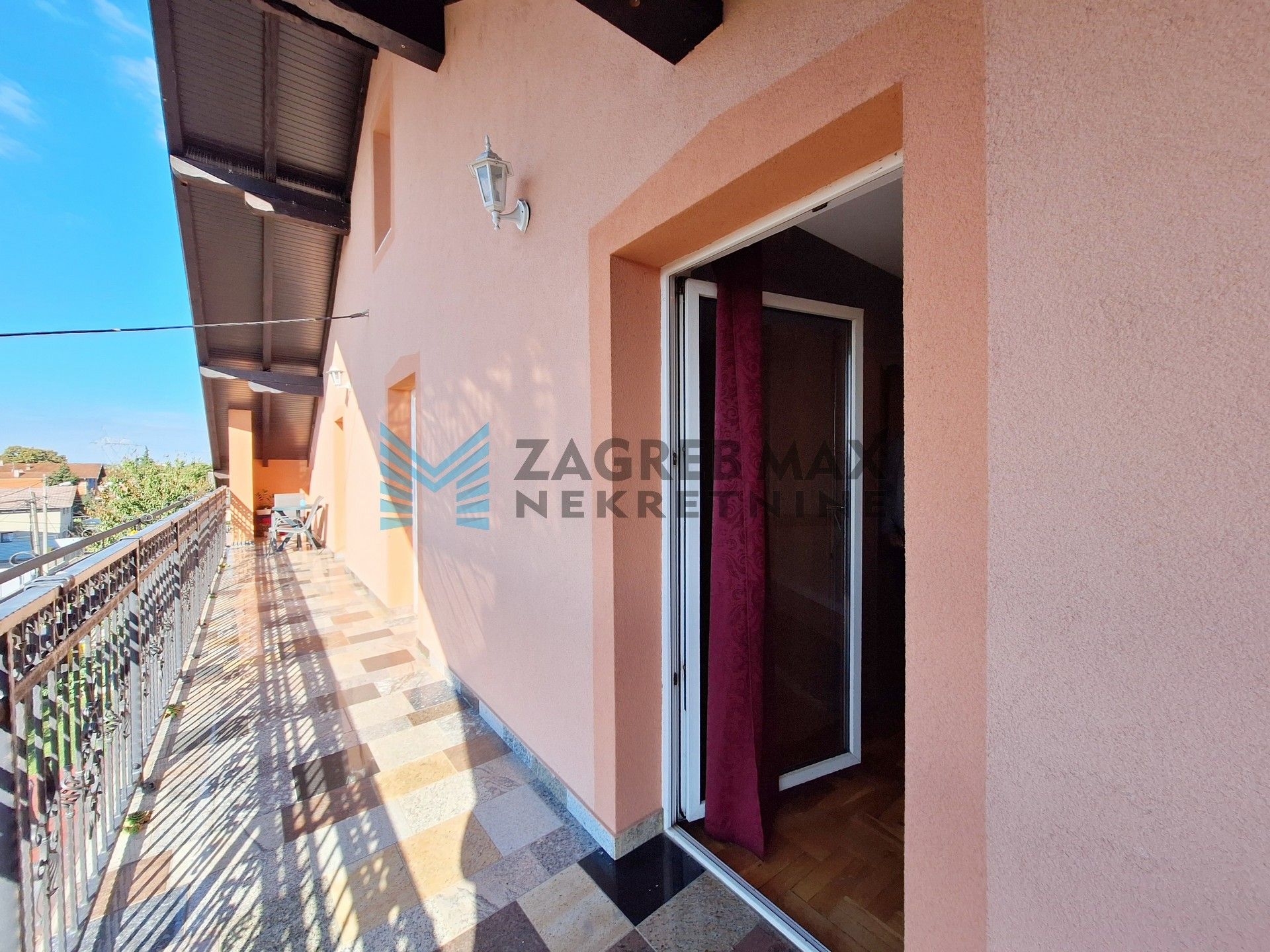 Zagreb - ŽITNJAK - Radnička - kuća s četiri odvojene stambene jedinice