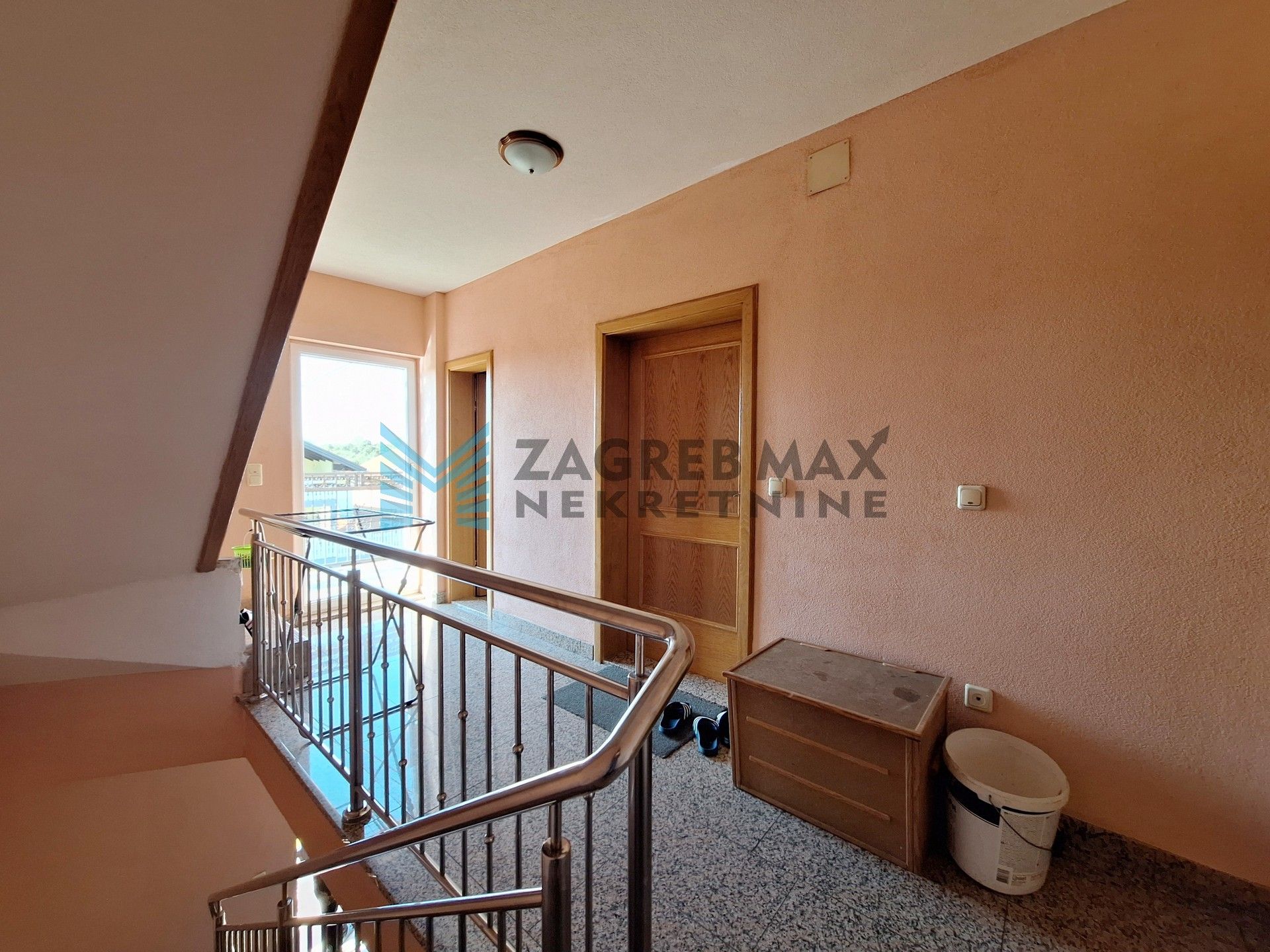 Zagreb - ŽITNJAK - Radnička - kuća s četiri odvojene stambene jedinice