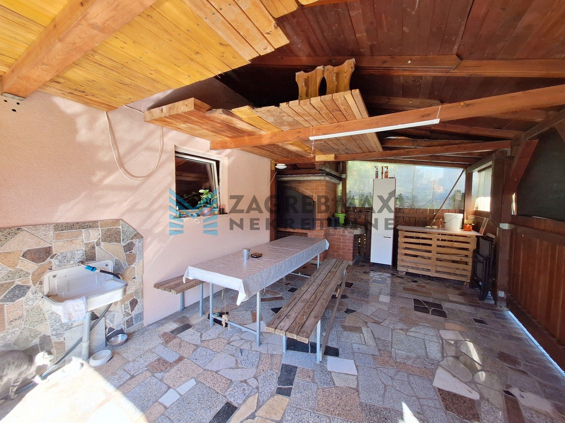 Zagreb - ŽITNJAK - Radnička - kuća s četiri odvojene stambene jedinice