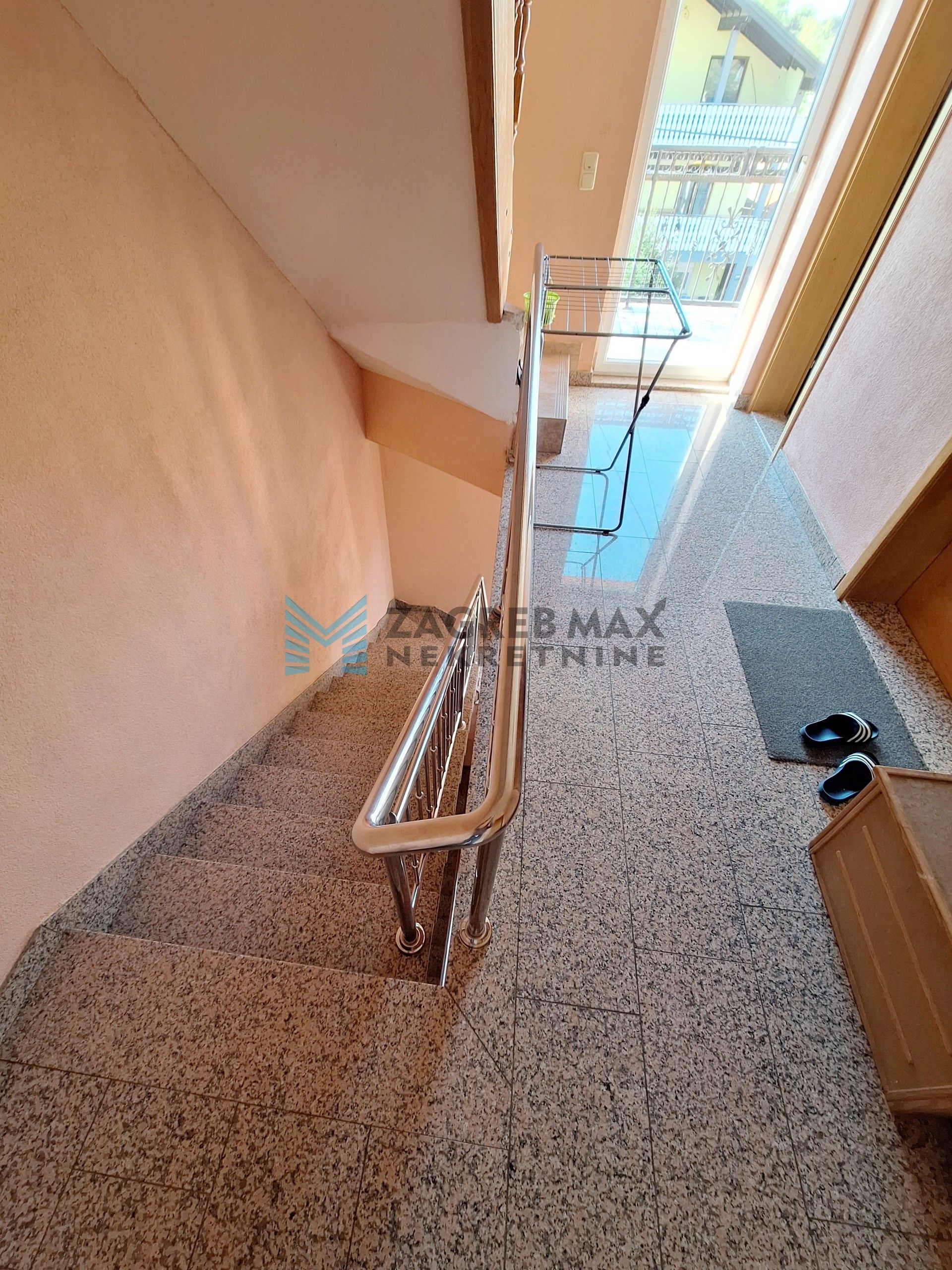 Zagreb - ŽITNJAK - Radnička - kuća s četiri odvojene stambene jedinice